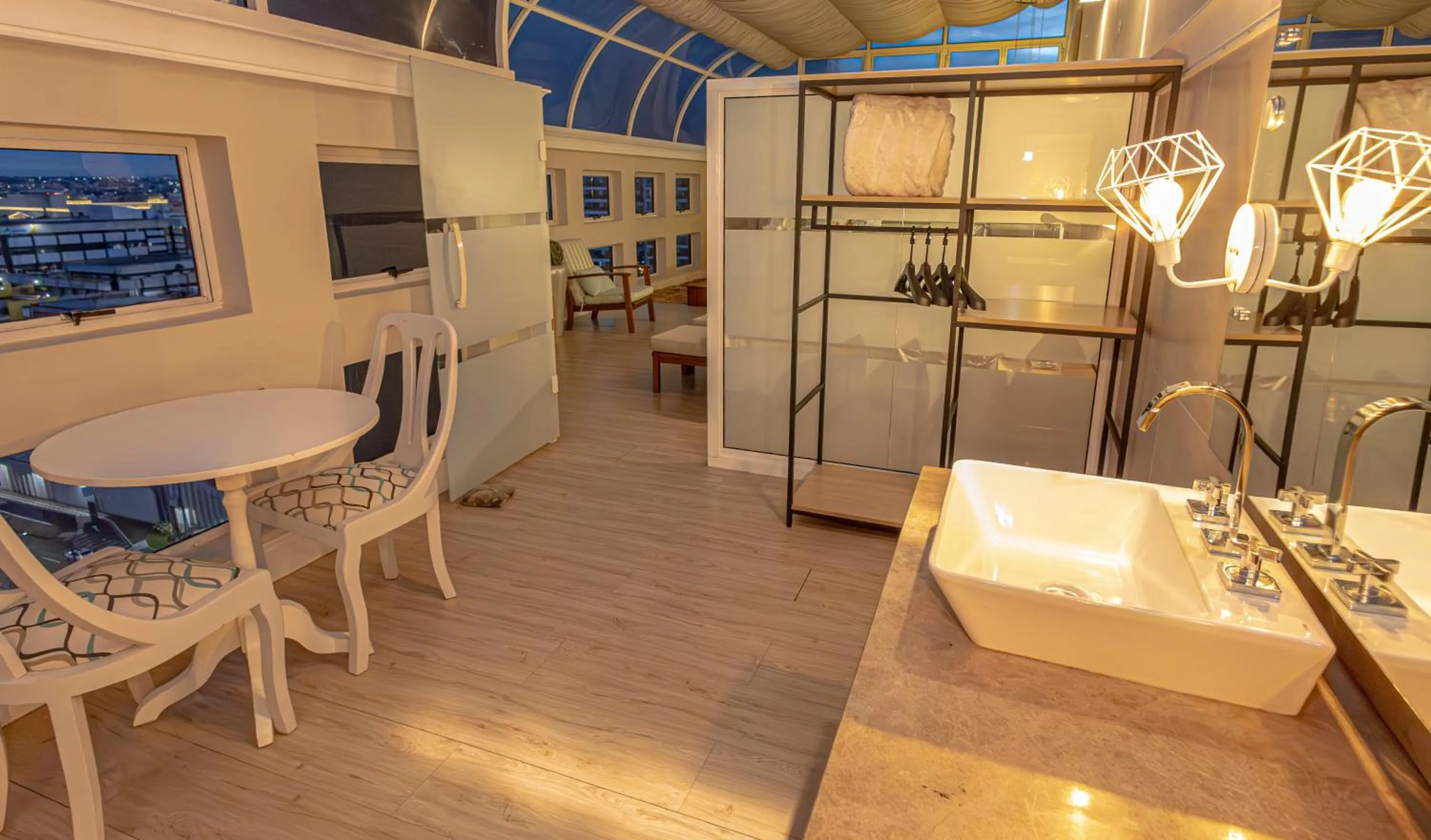 Photo of the whole room in Lizon Curitiba Hotel