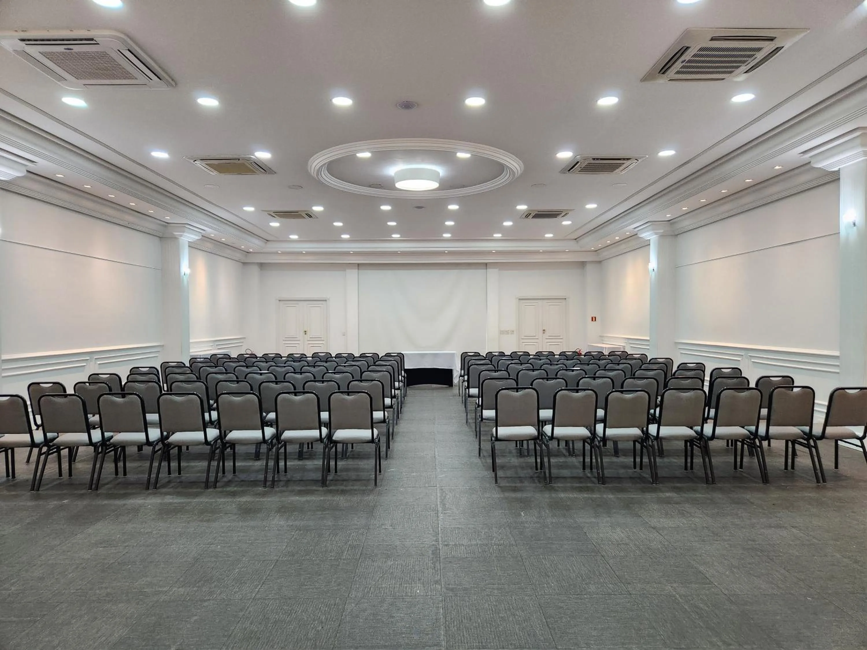 Meeting/conference room in Lizon Curitiba Hotel