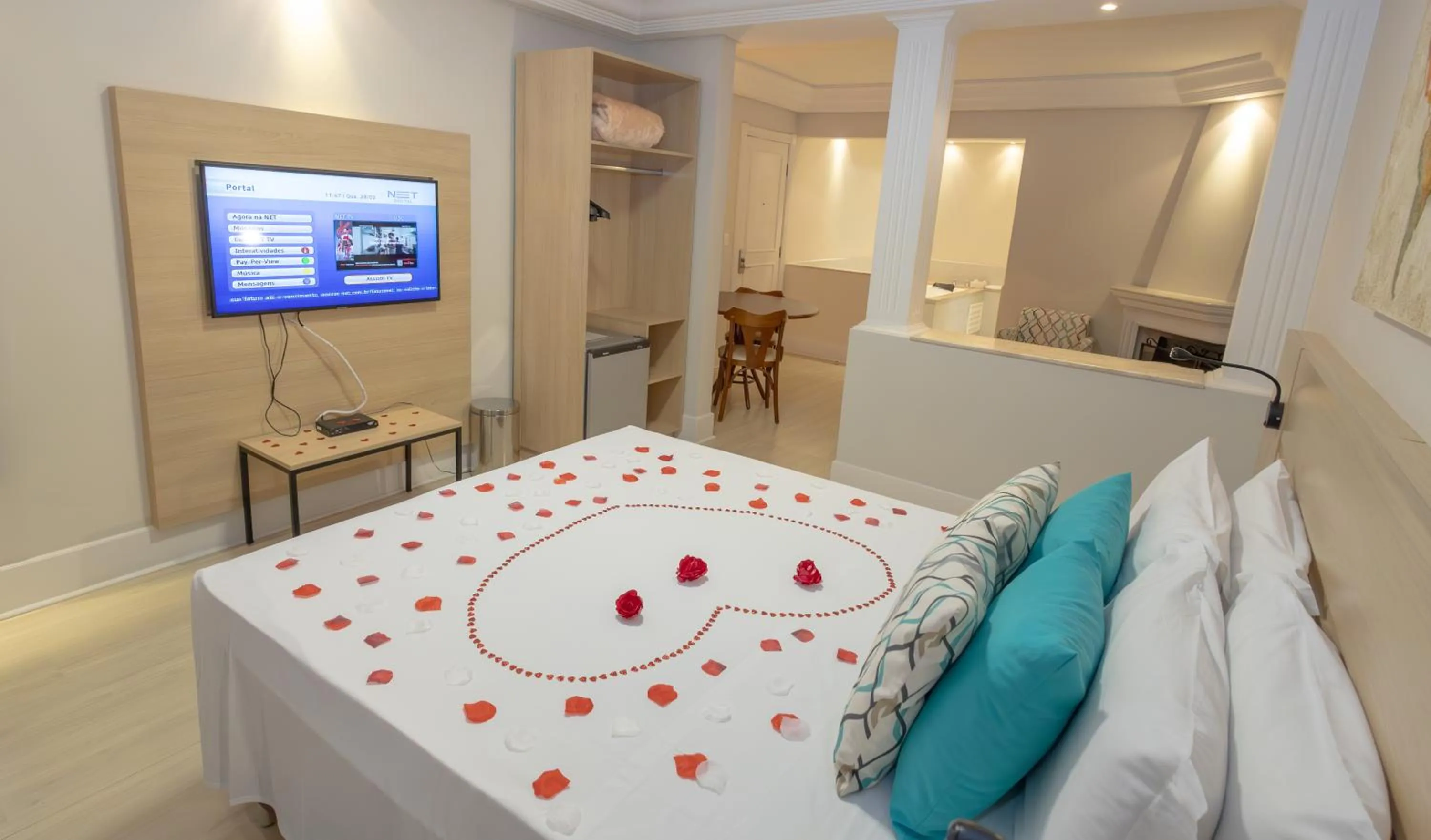 Photo of the whole room, Bed in Lizon Curitiba Hotel