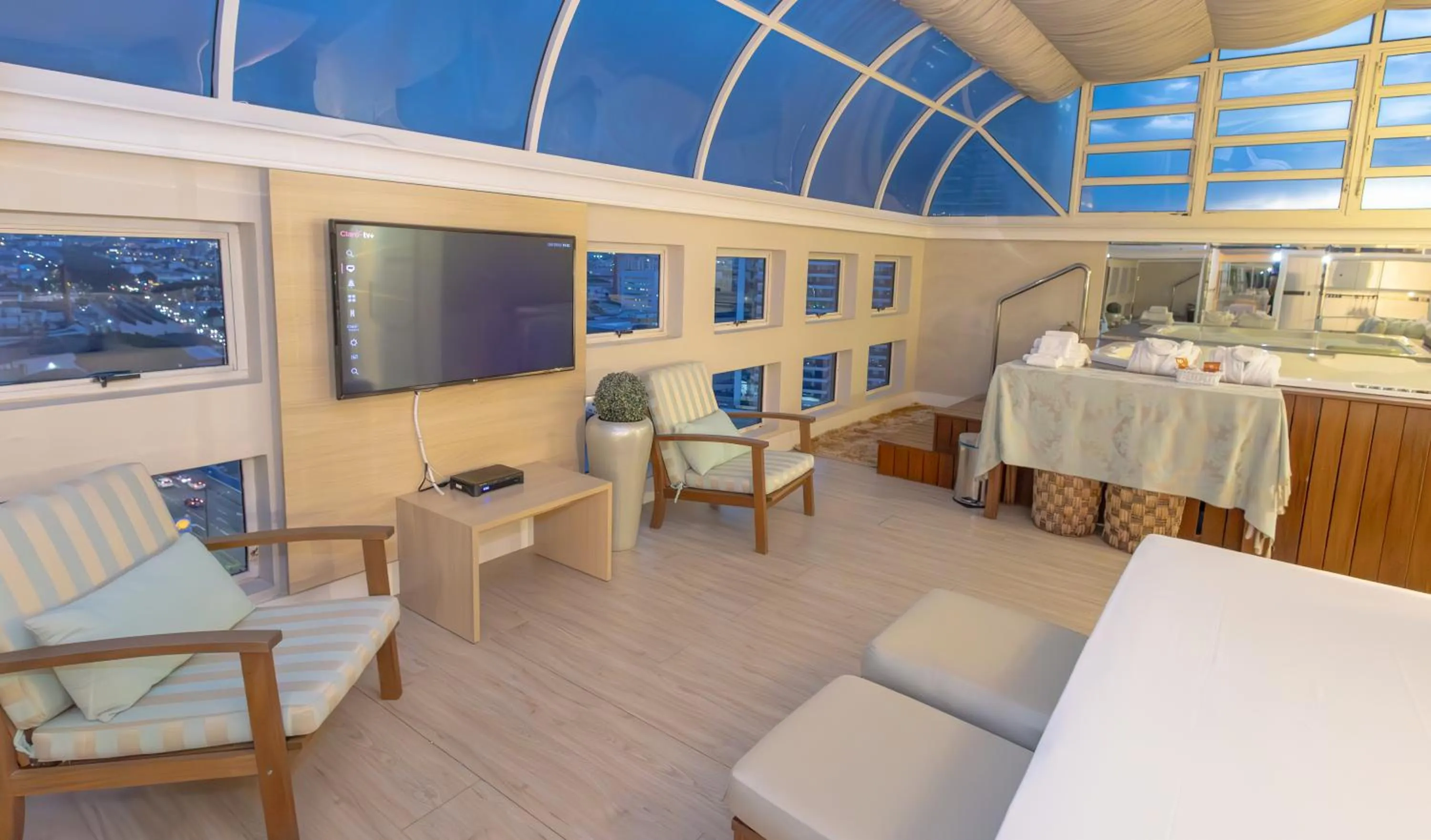 Photo of the whole room in Lizon Curitiba Hotel