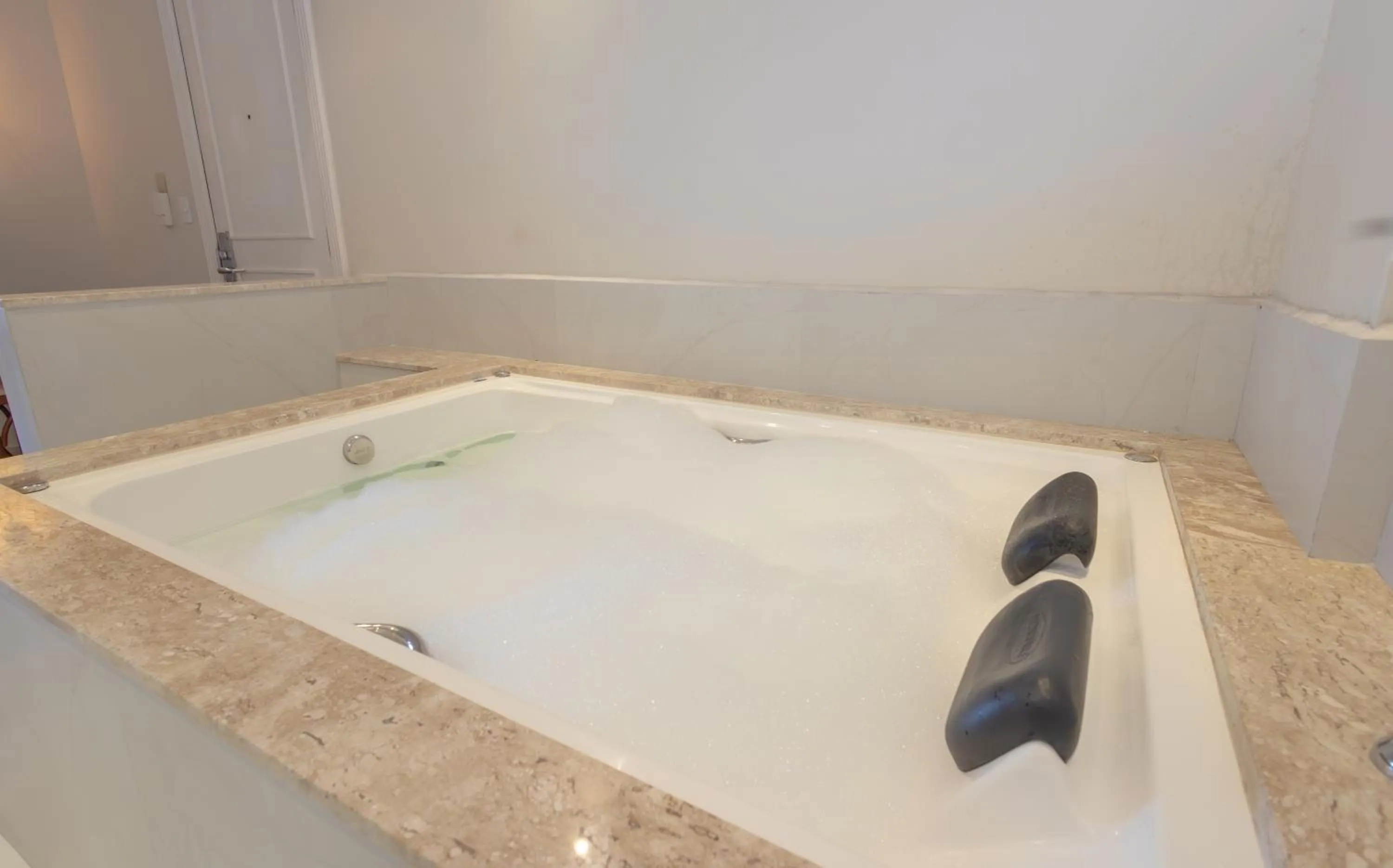 Hot Tub in Lizon Curitiba Hotel