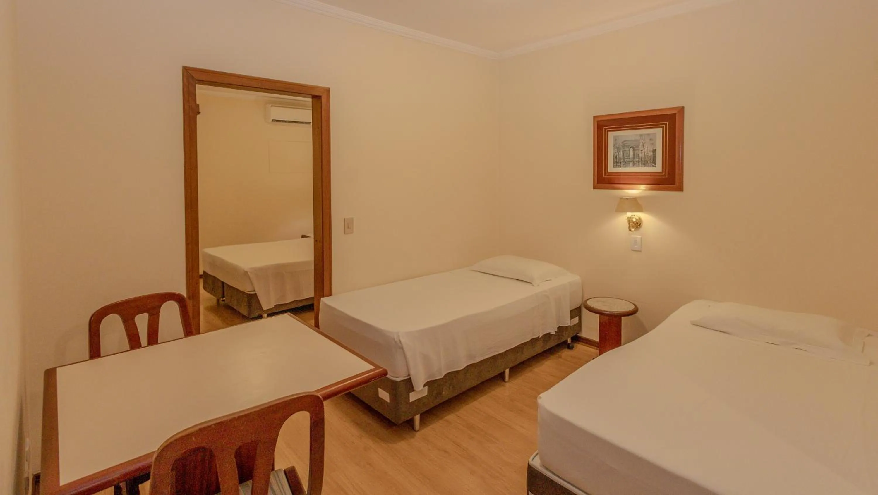 Photo of the whole room, Bed in Lizon Curitiba Hotel