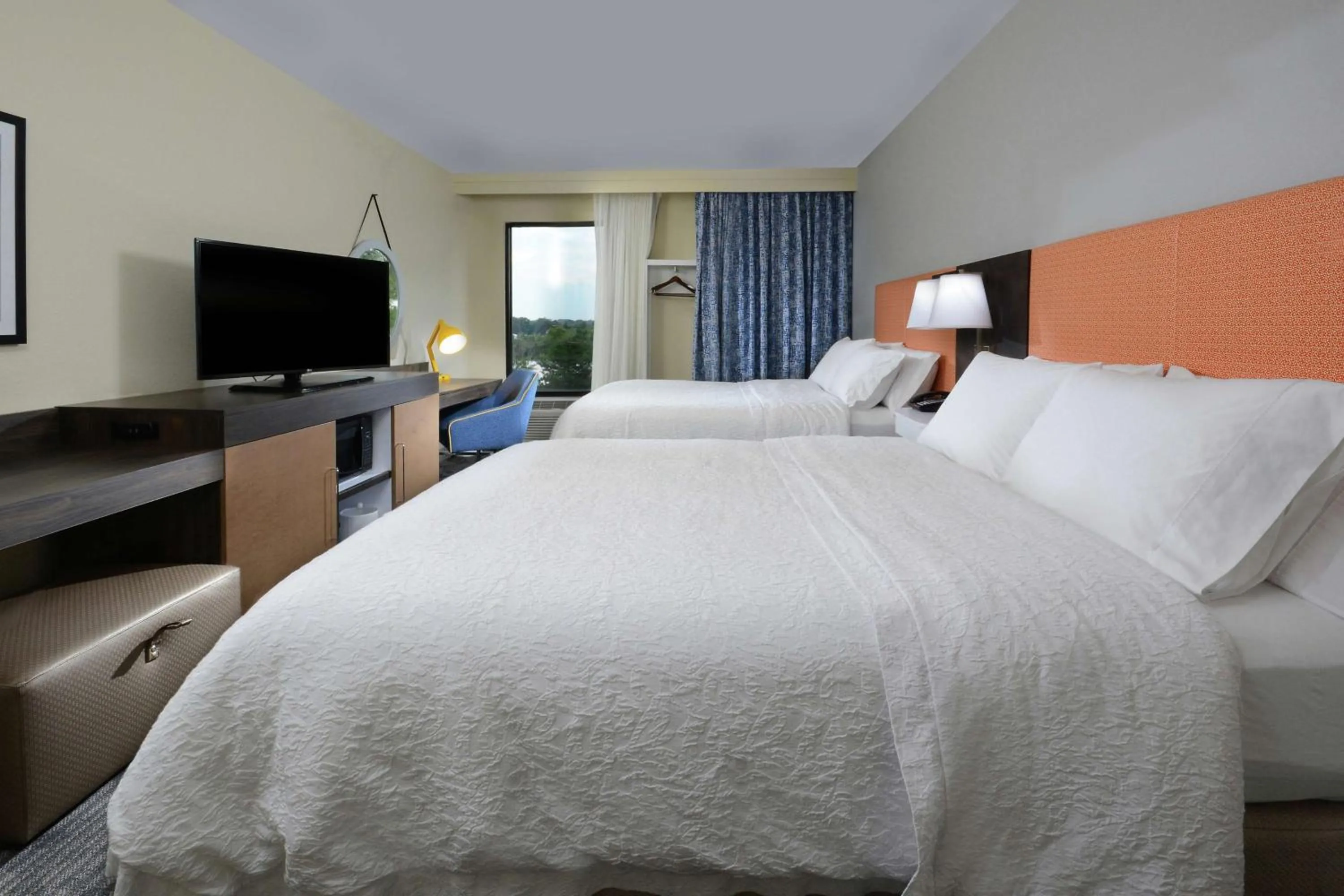 Bed in Hampton Inn & Suites Greenville/Spartanburg I-85