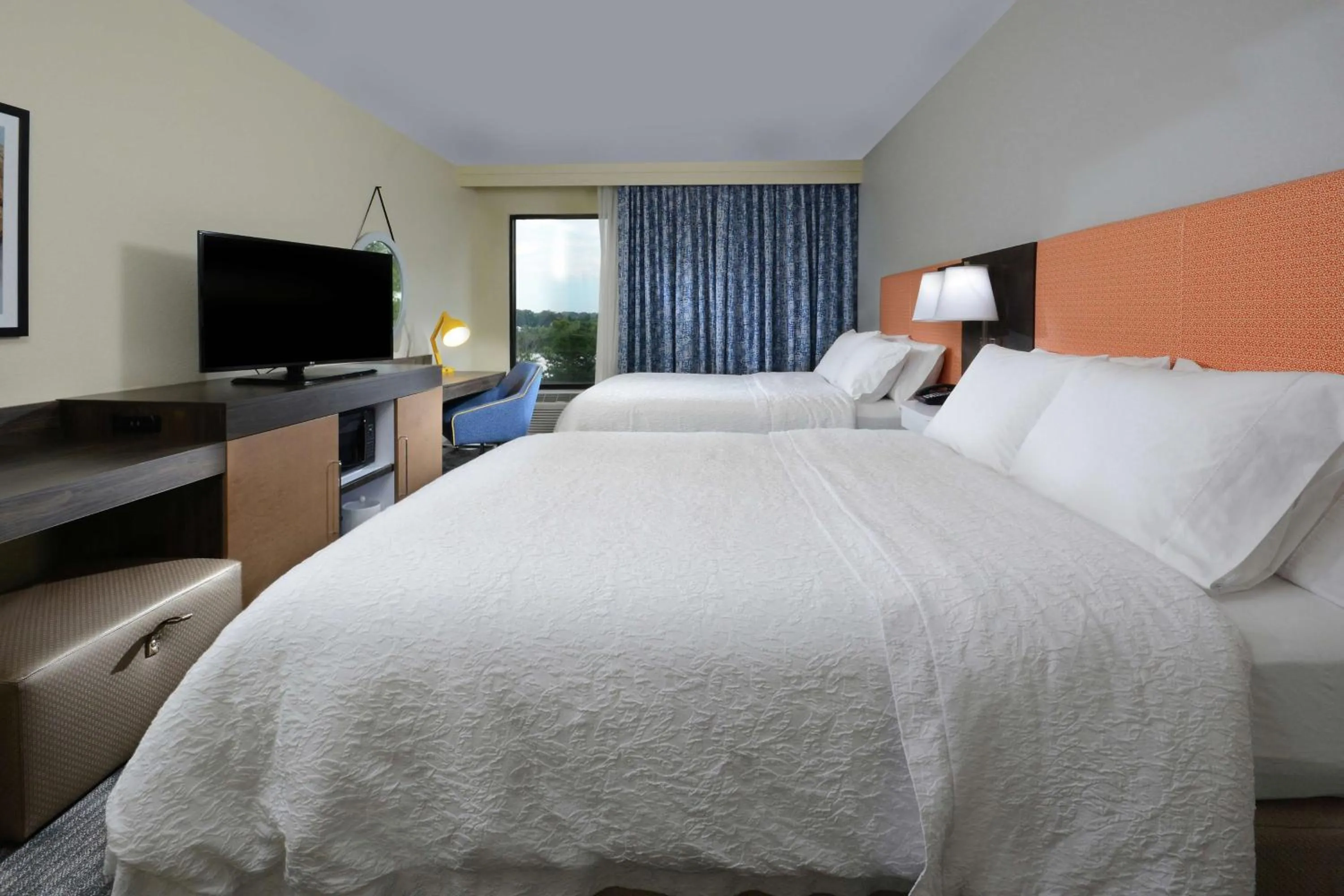 Bed in Hampton Inn & Suites Greenville/Spartanburg I-85