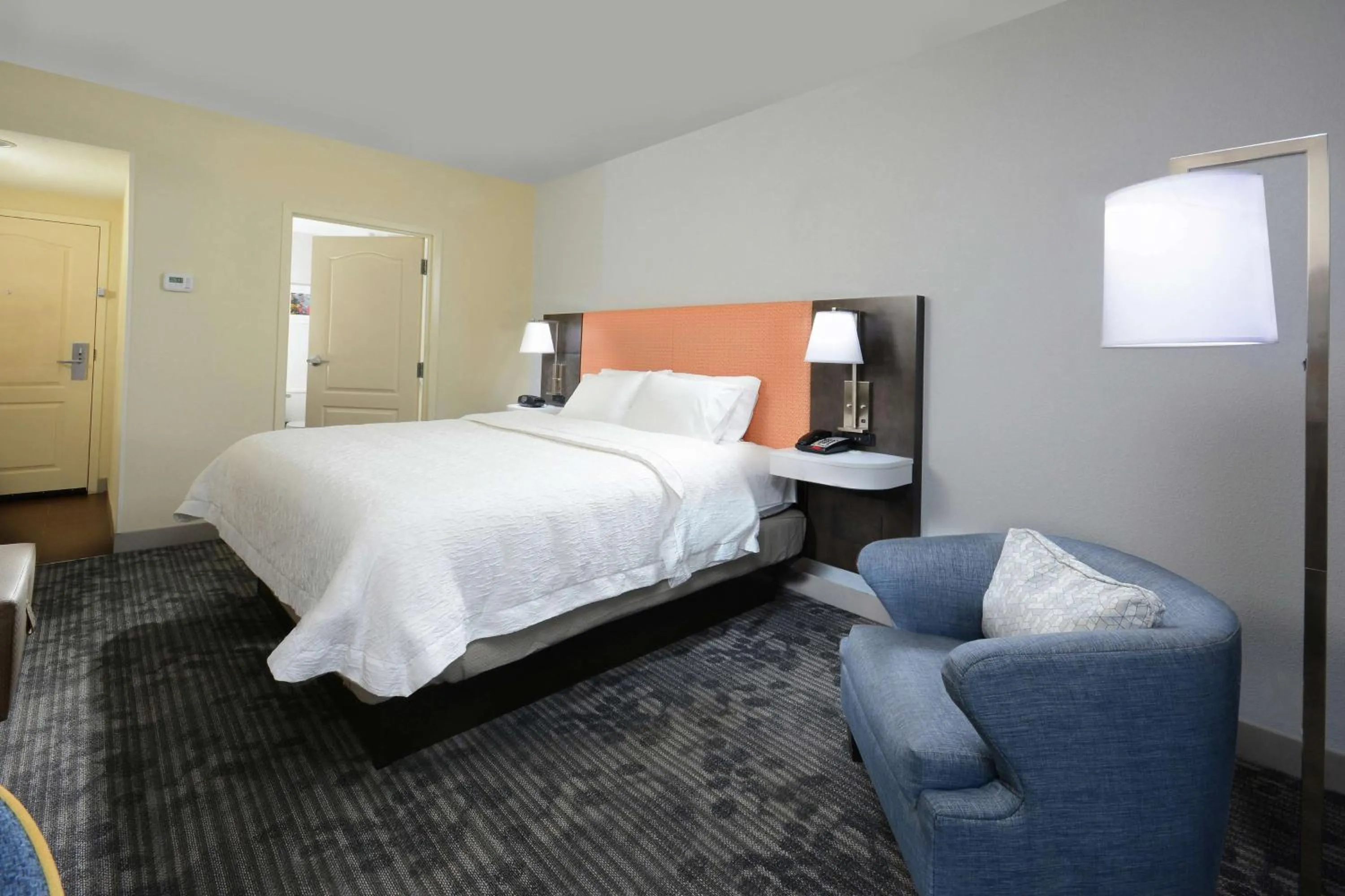 Bed in Hampton Inn & Suites Greenville/Spartanburg I-85