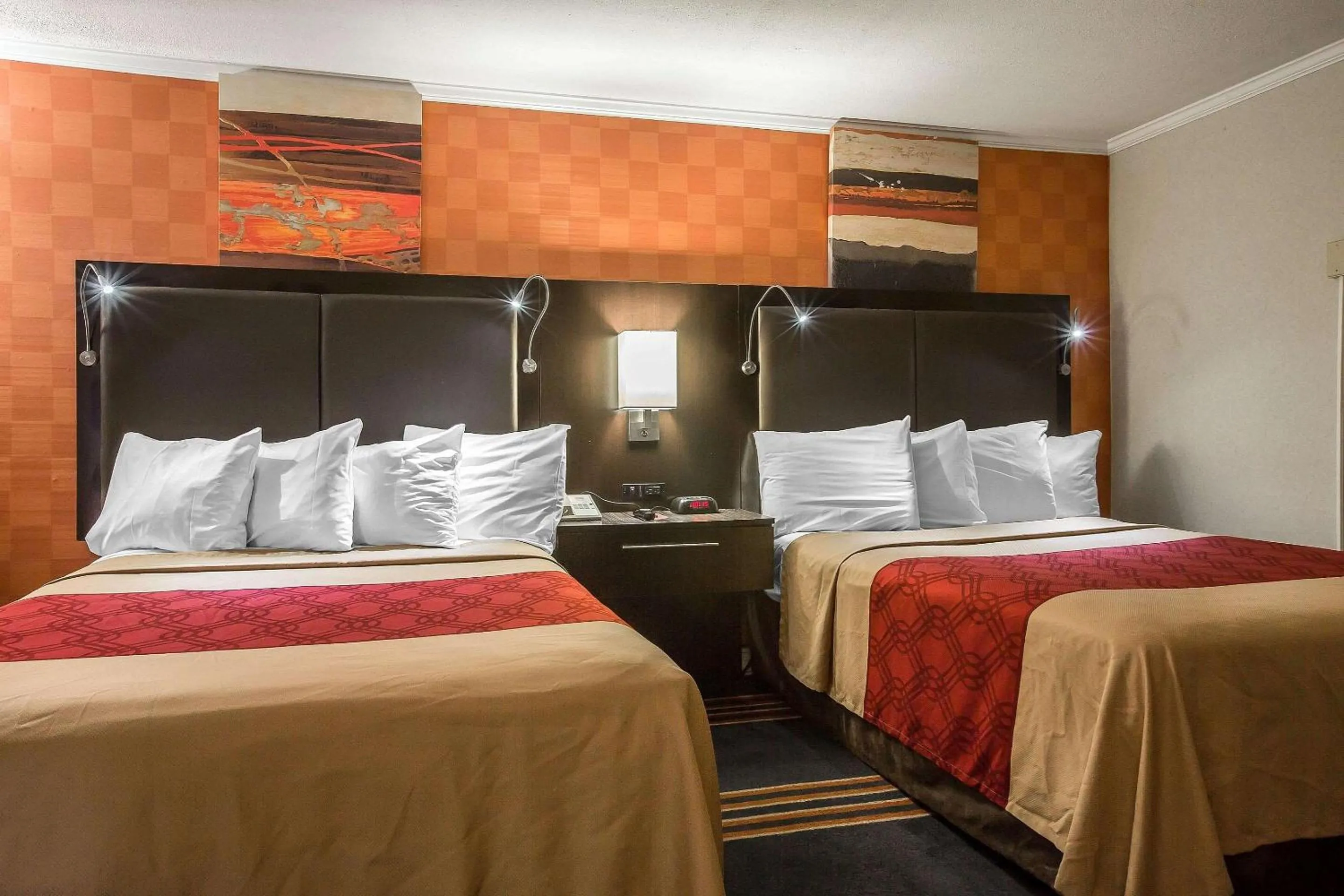 Photo of the whole room in Econo Lodge Montpelier I-89