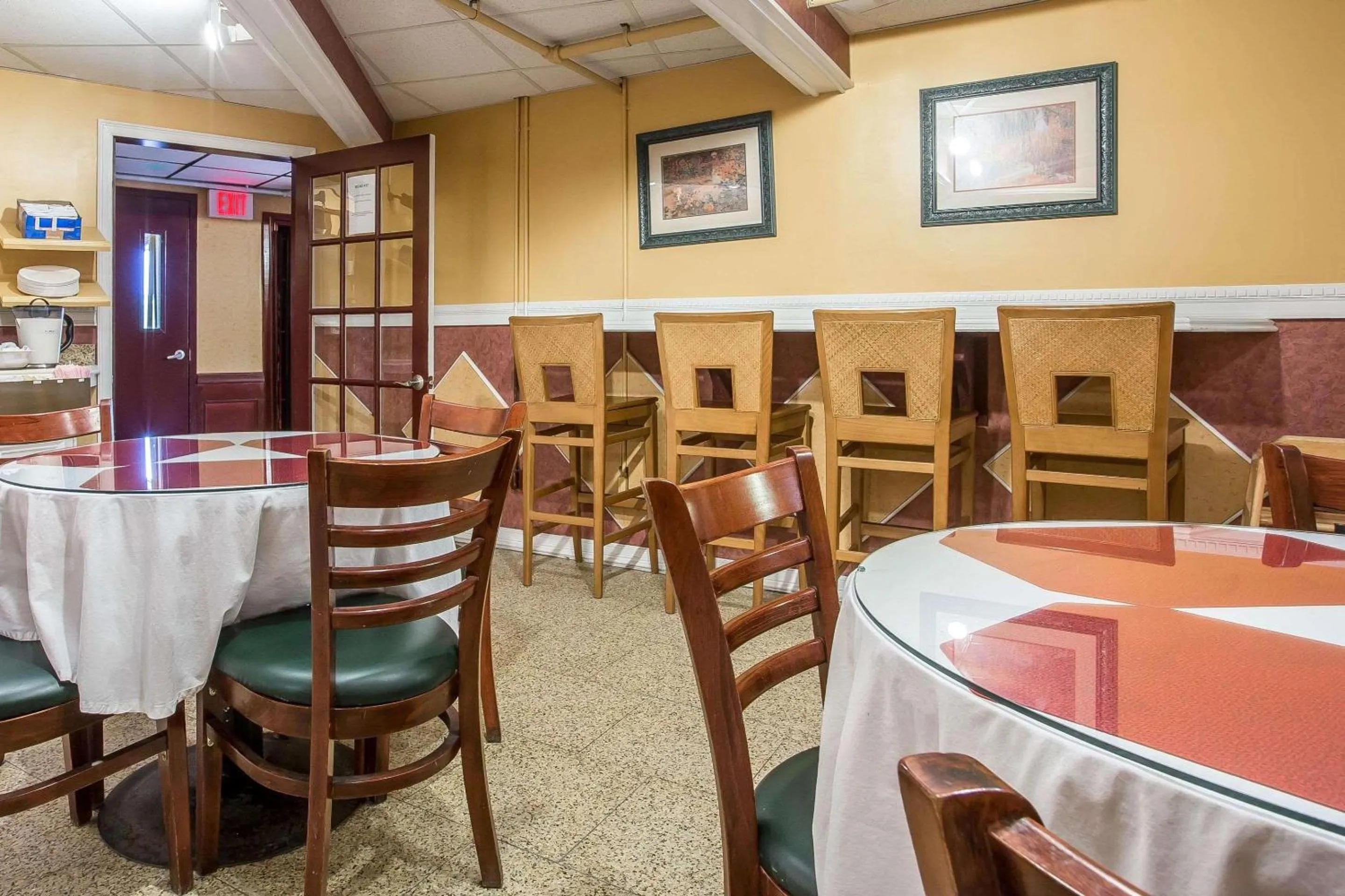 Restaurant/Places to Eat in Econo Lodge Montpelier I-89