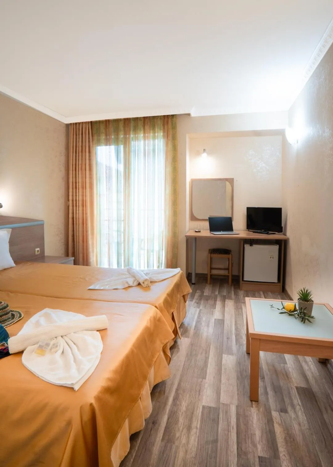 towels, Bed in Hotel Zeus