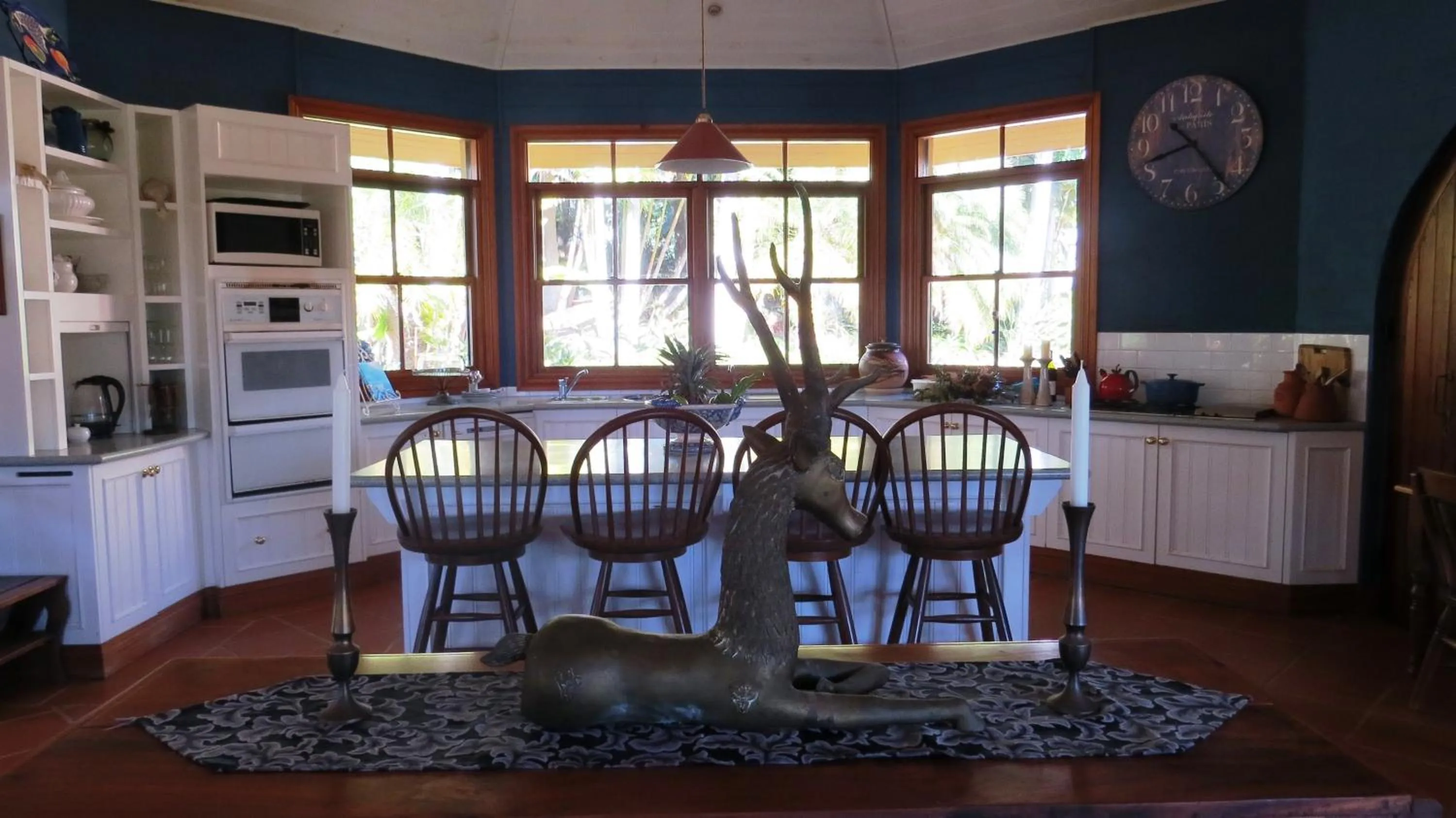 Kitchen or kitchenette in Victoria's At Ewingsdale