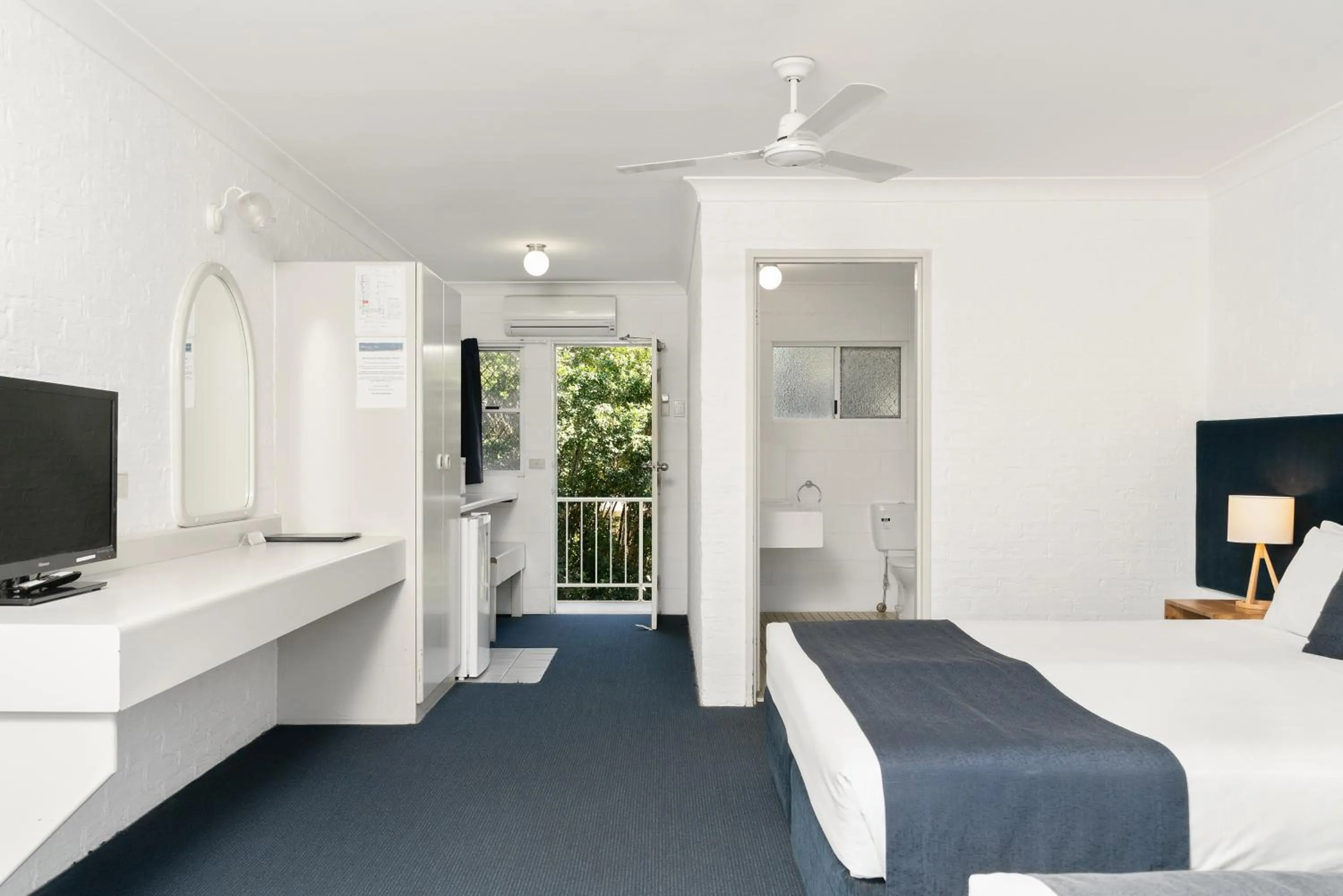 Photo of the whole room, Bed in Wollongbar Motel