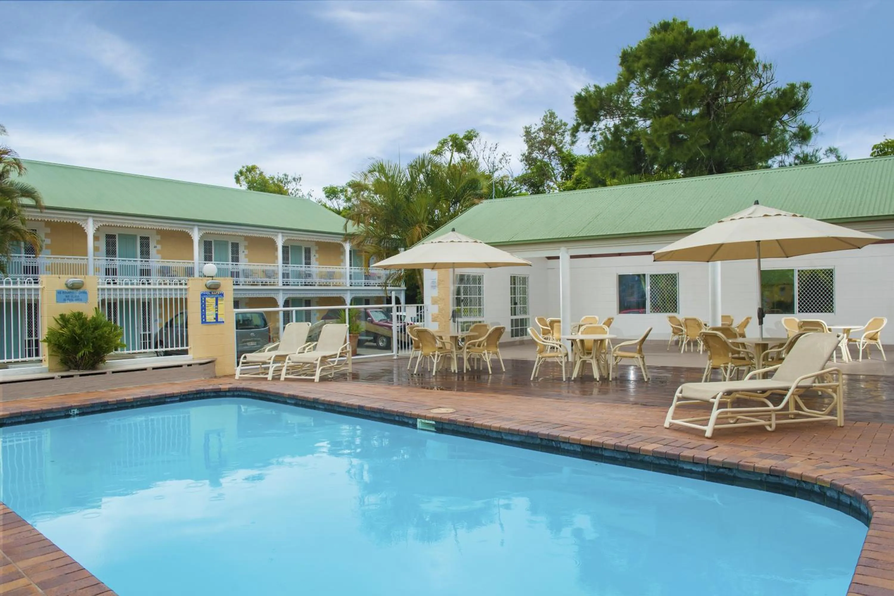 Swimming pool in Wollongbar Motel