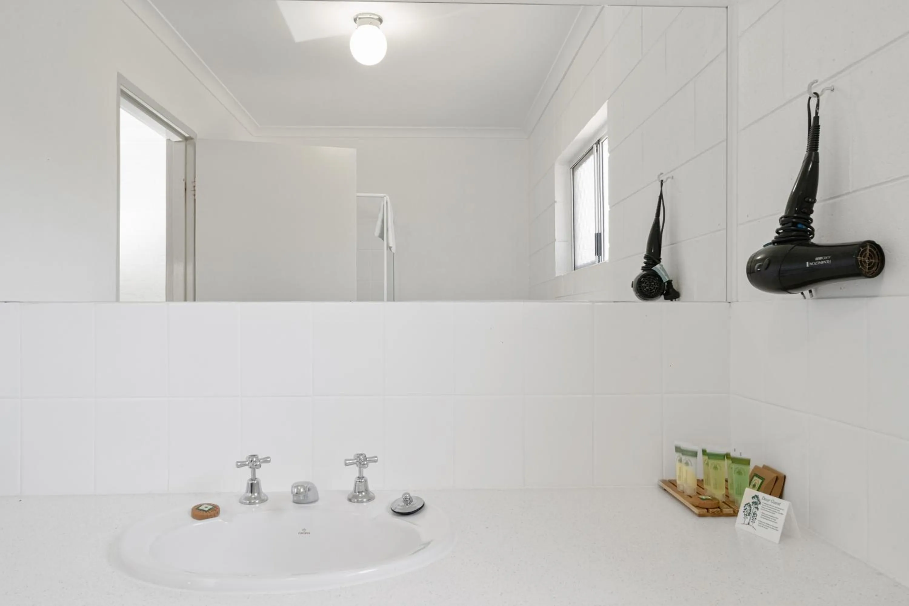 Bathroom in Wollongbar Motel