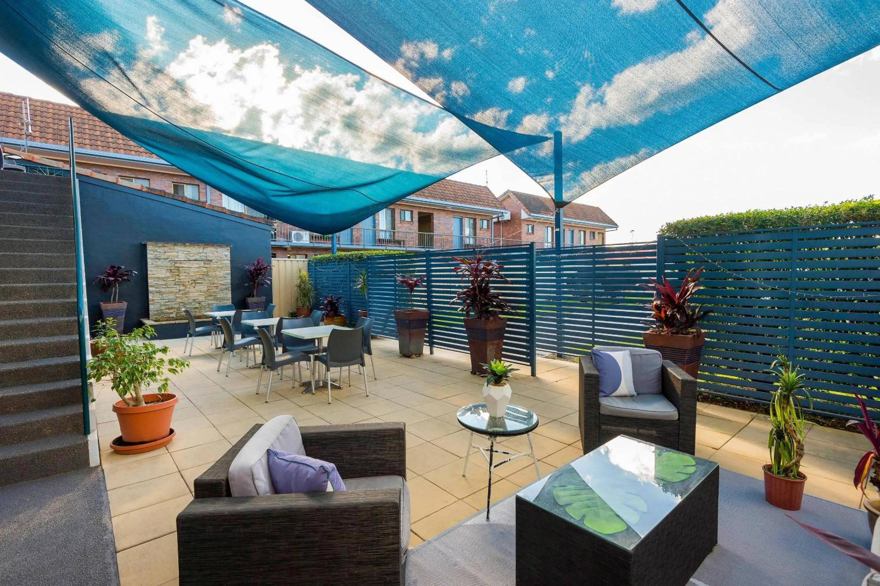 Swimming pool in Comfort Inn All Seasons