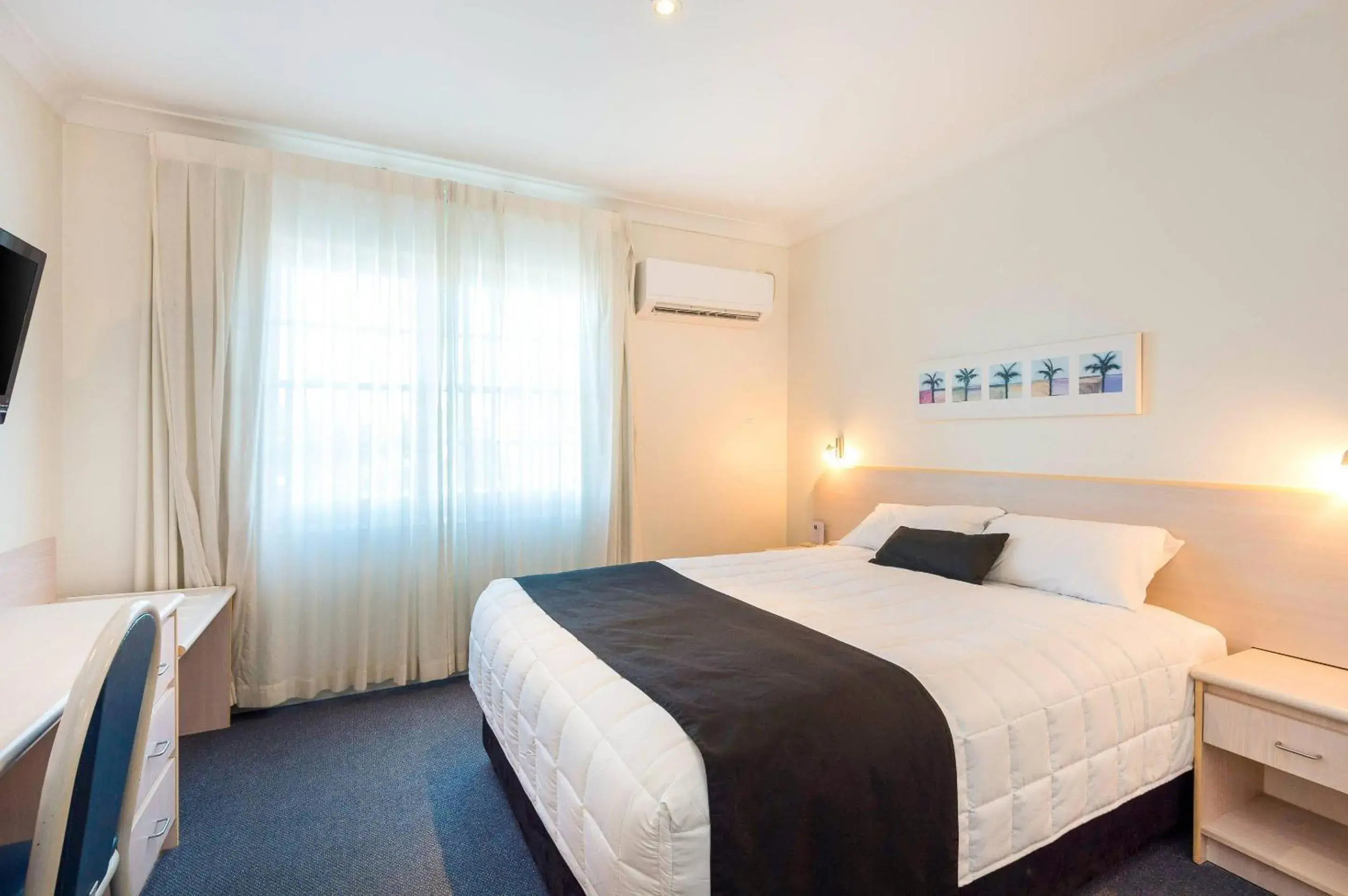 Bedroom, Bed in Comfort Inn All Seasons Bedroom, Bed in Comfort Inn All Seasons