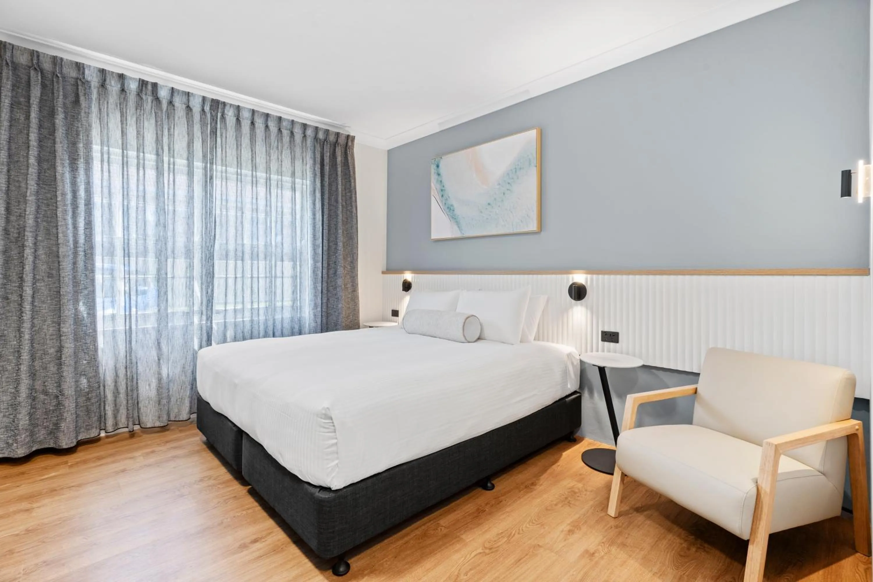 Photo of the whole room, Bed in Comfort Inn All Seasons