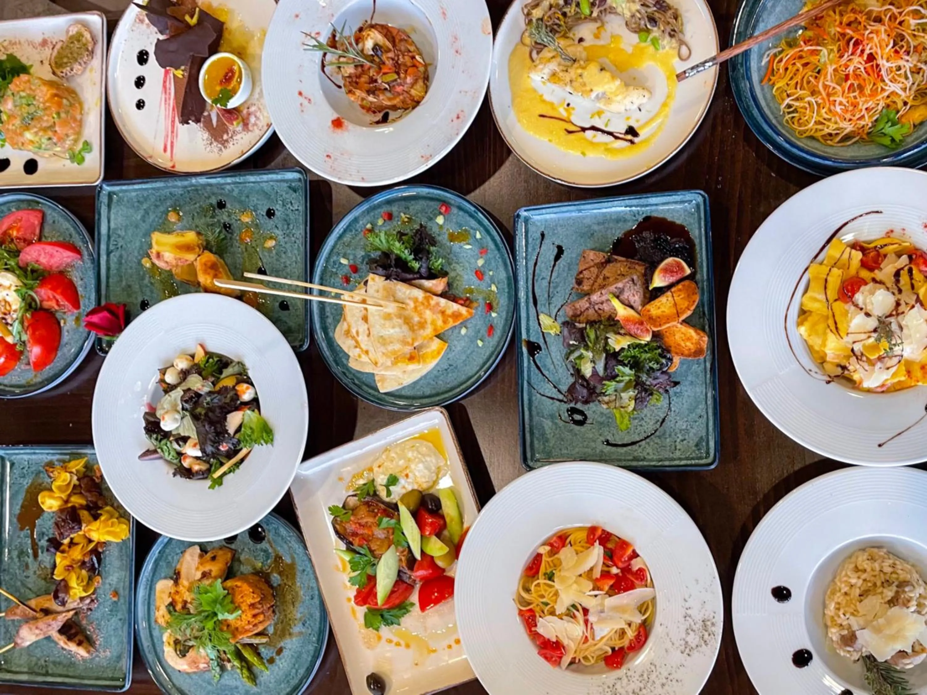 Food and drinks in Local Stay Hotel, BW Signature Collection