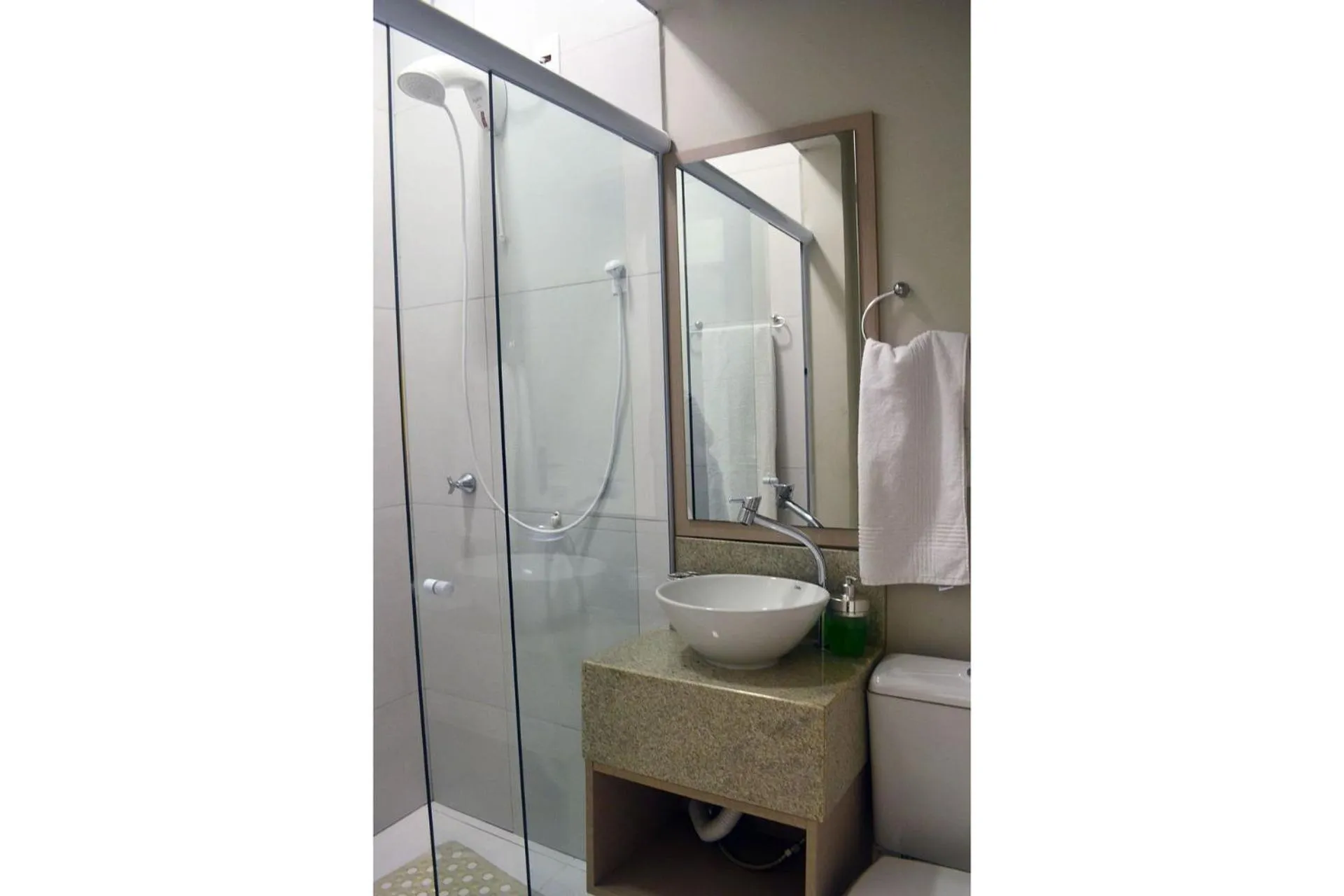 Shower in CASA PRAIA A 600m DO MAR