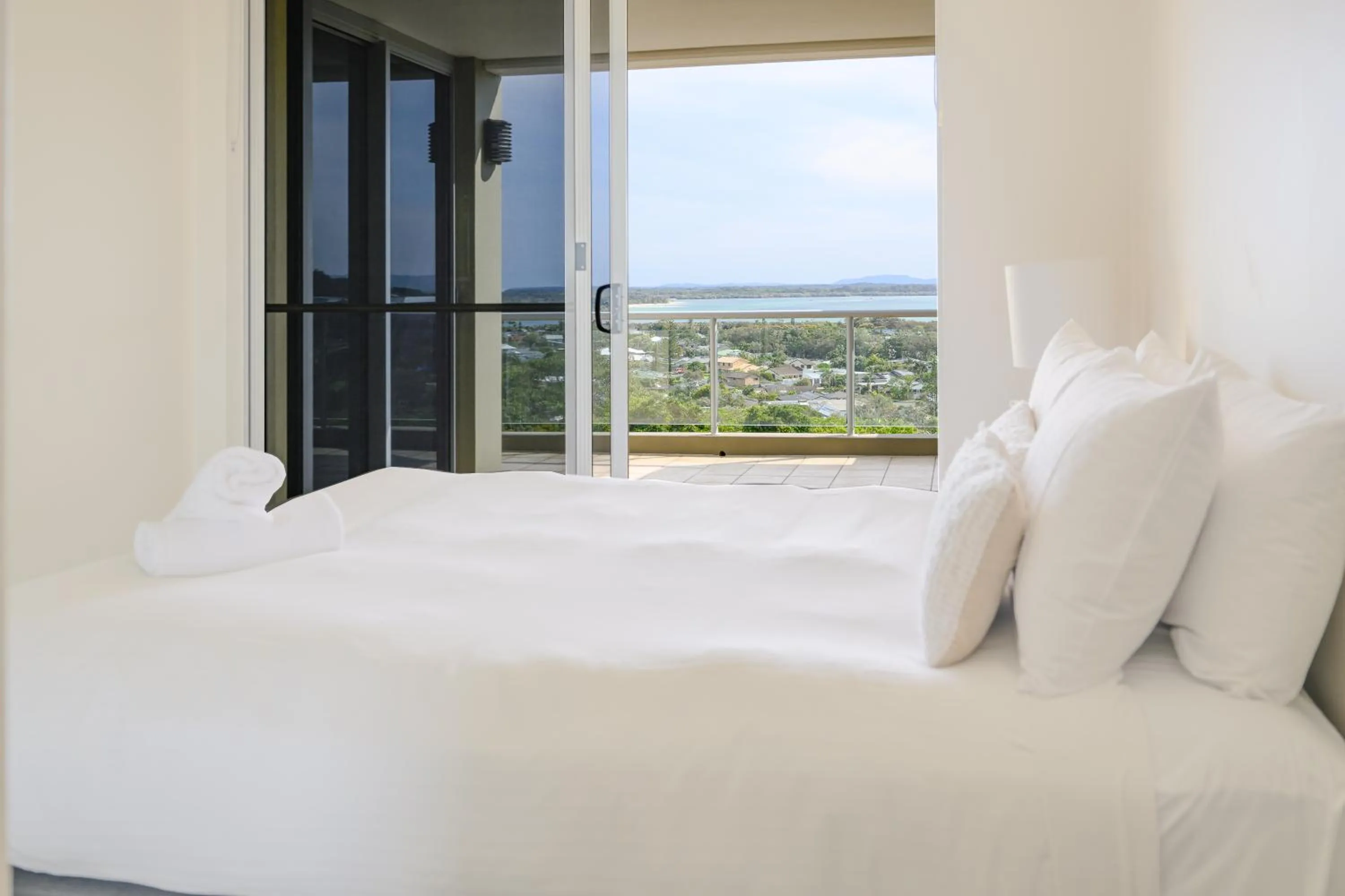 Bedroom, Bed in Grandview Apartments