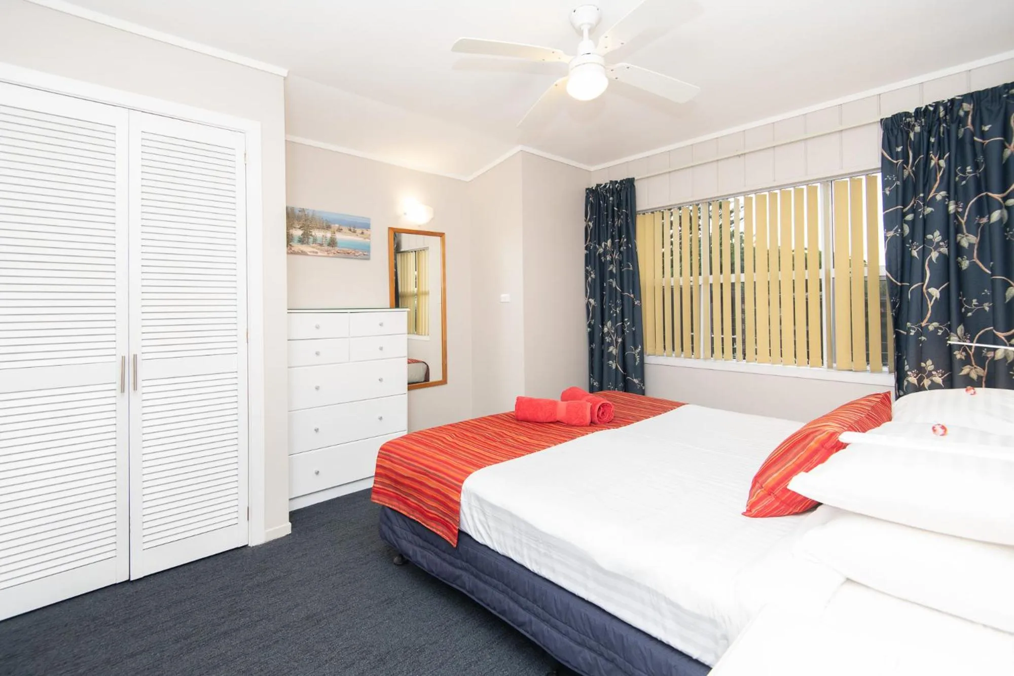 Bedroom, Bed in Cascade Garden Apartments