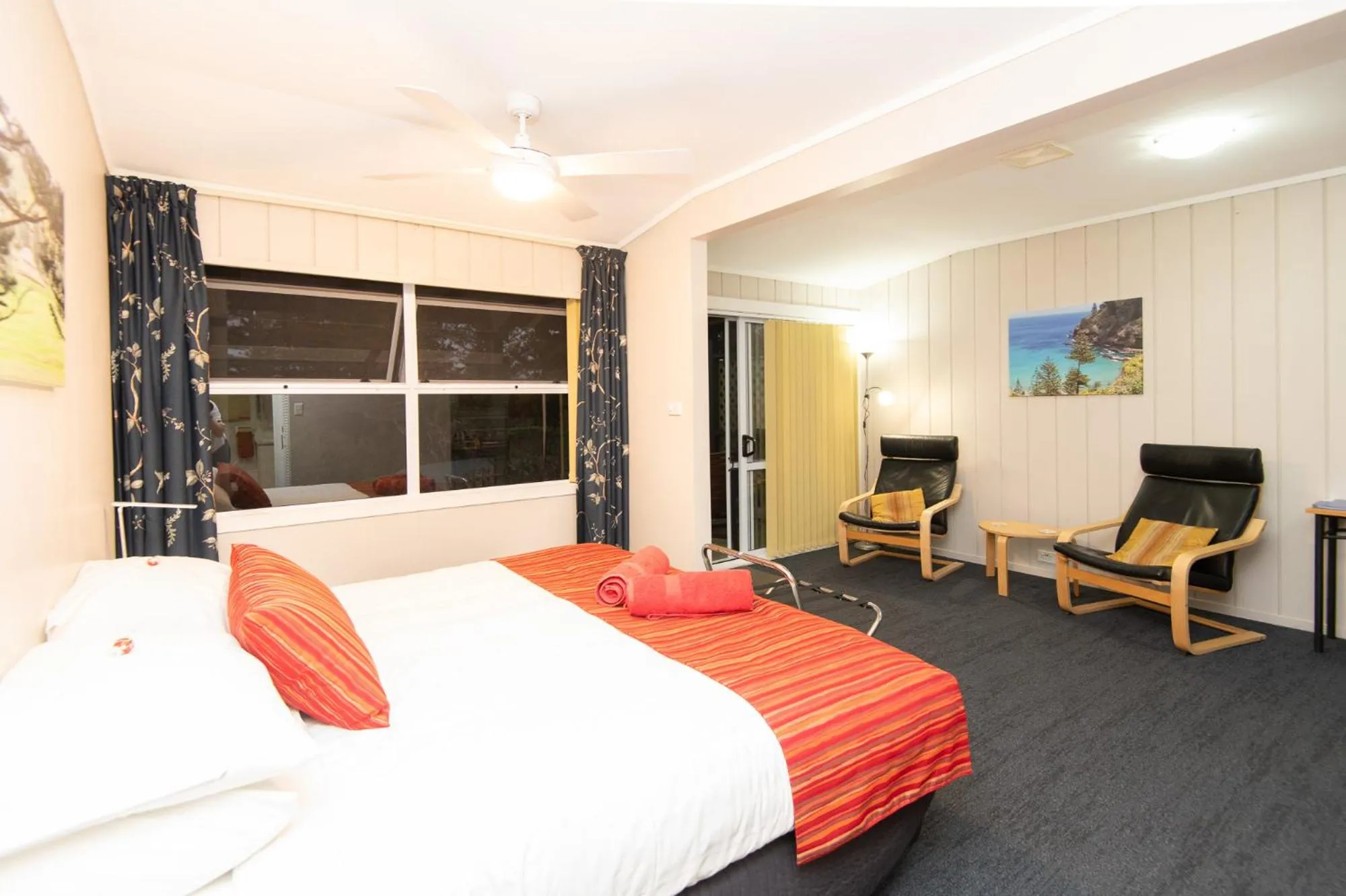 Bed in Cascade Garden Apartments