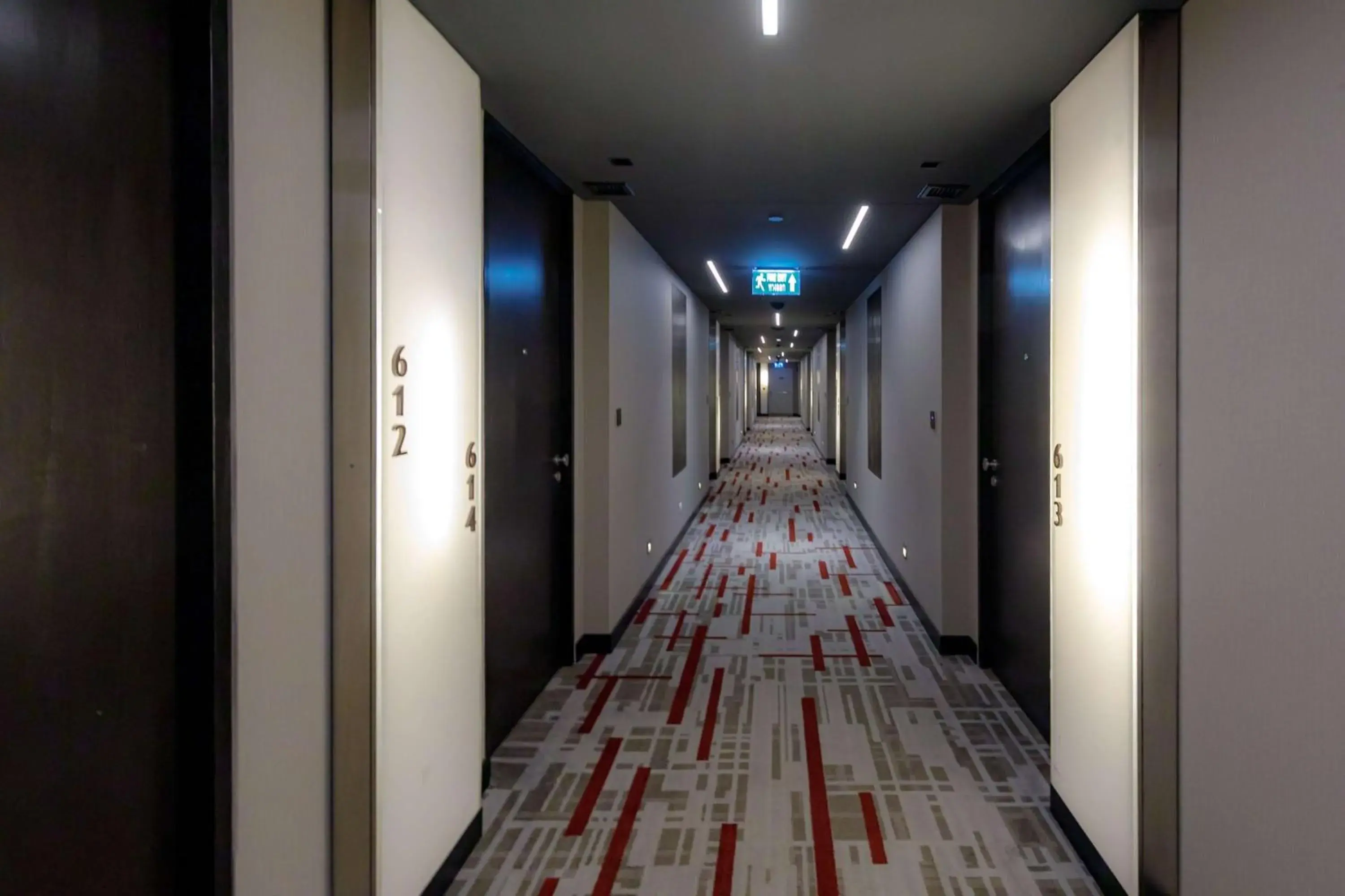 Property building in Park Plaza Bangkok Soi 18 Property building in Park Plaza Bangkok Soi 18