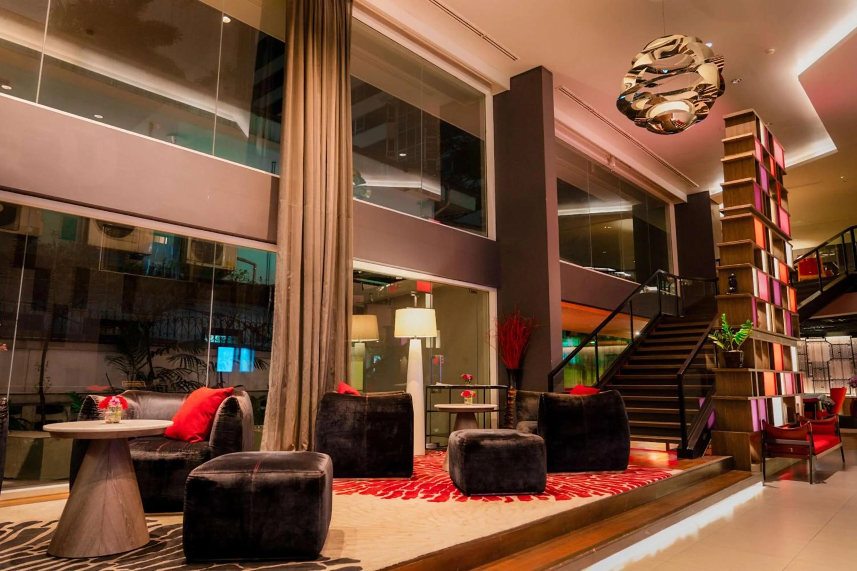 Lobby or reception in Park Plaza Bangkok Soi 18