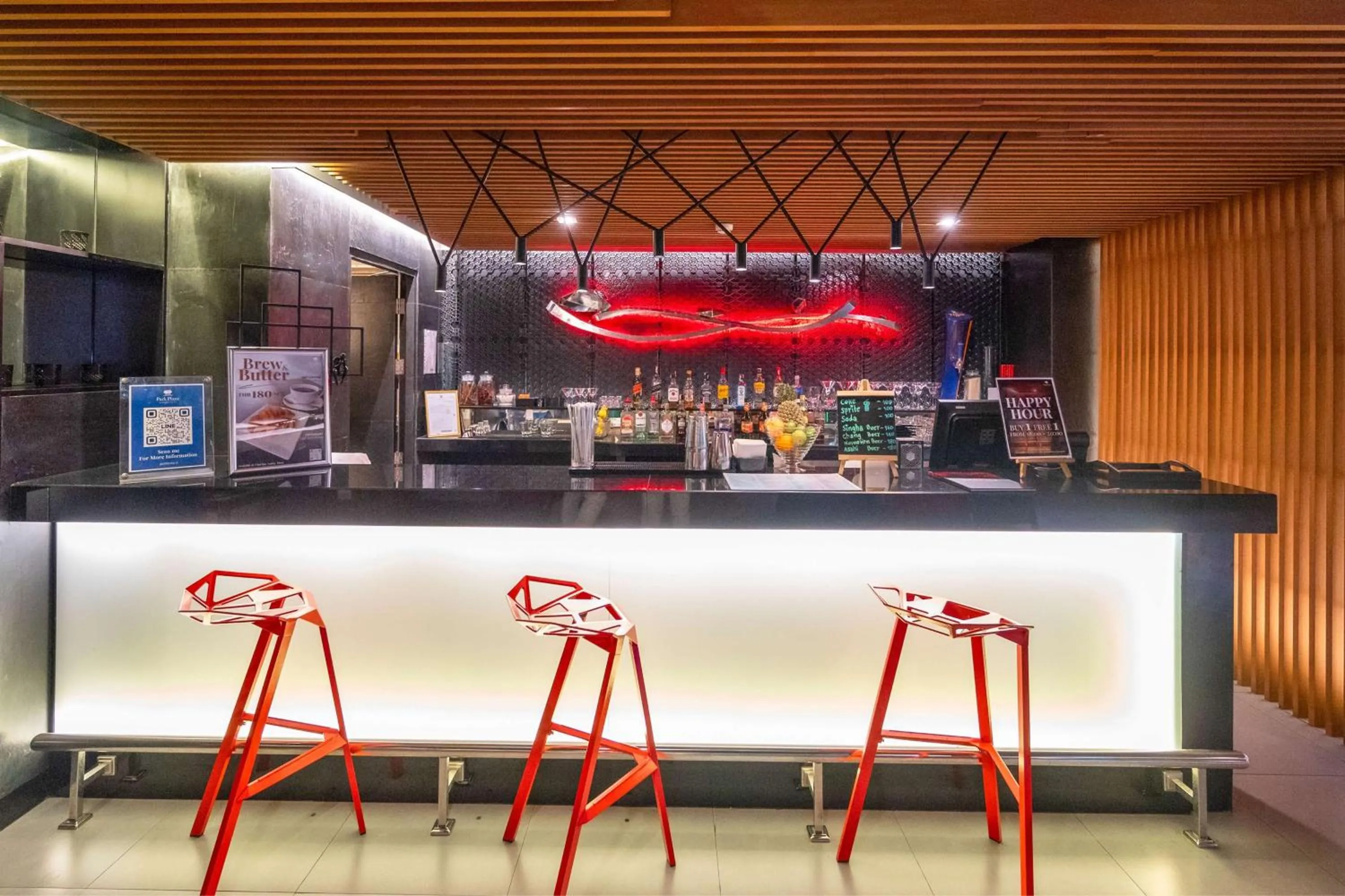 Lounge or bar in Park Plaza Bangkok Soi 18