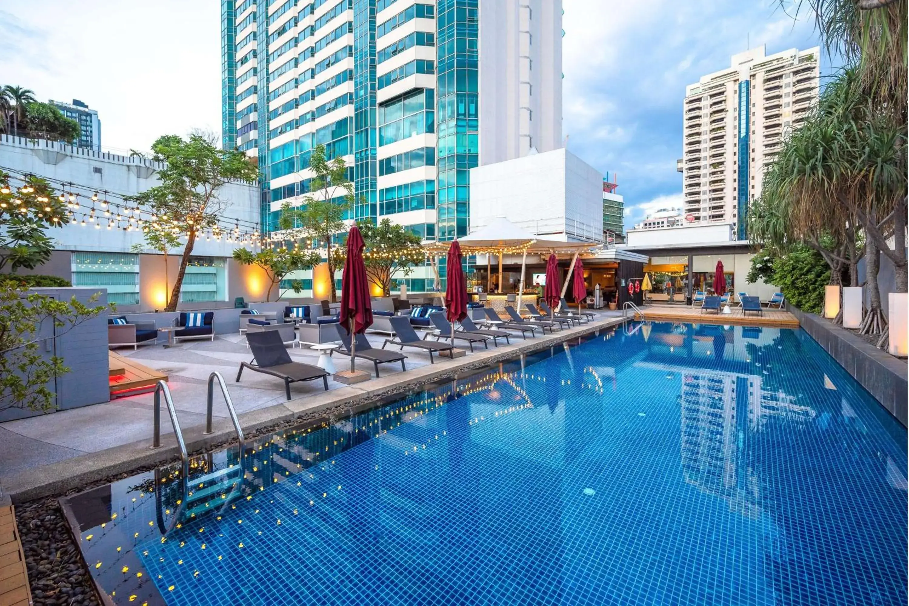 Pool view in Park Plaza Bangkok Soi 18 Pool view in Park Plaza Bangkok Soi 18