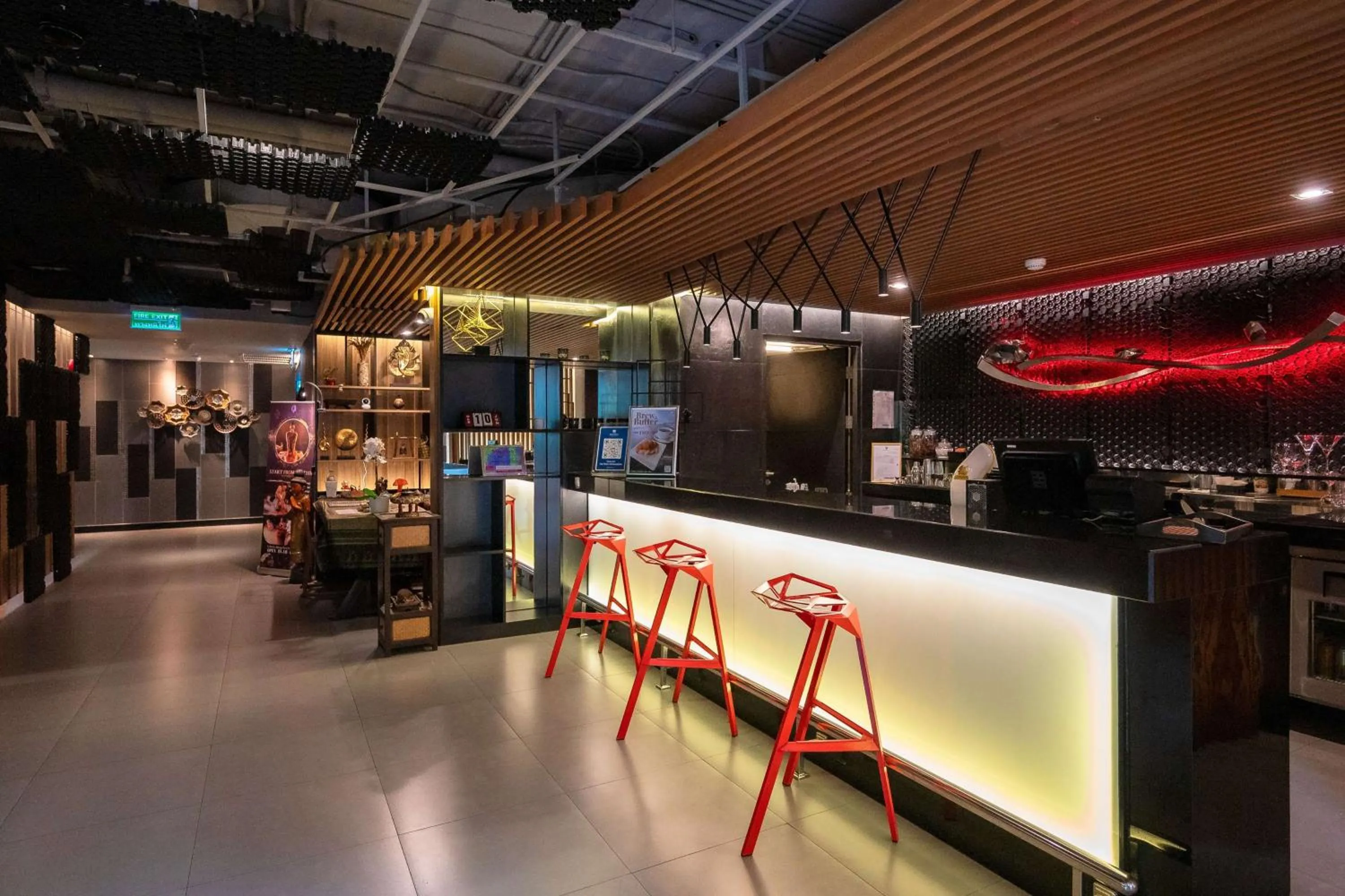 Lounge or bar in Park Plaza Bangkok Soi 18