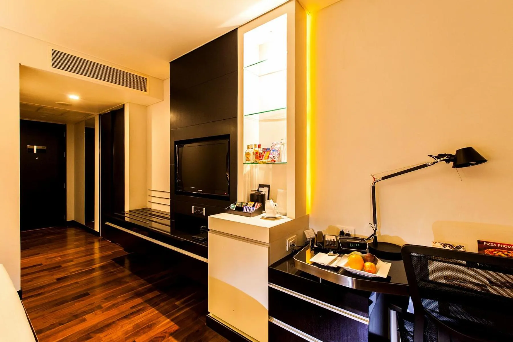 TV and multimedia in Park Plaza Bangkok Soi 18