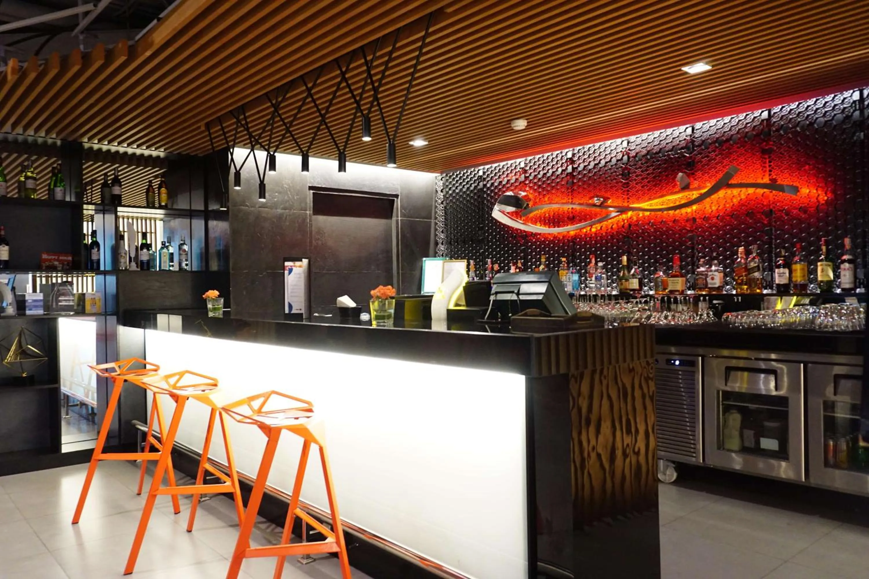 Lounge or bar in Park Plaza Bangkok Soi 18