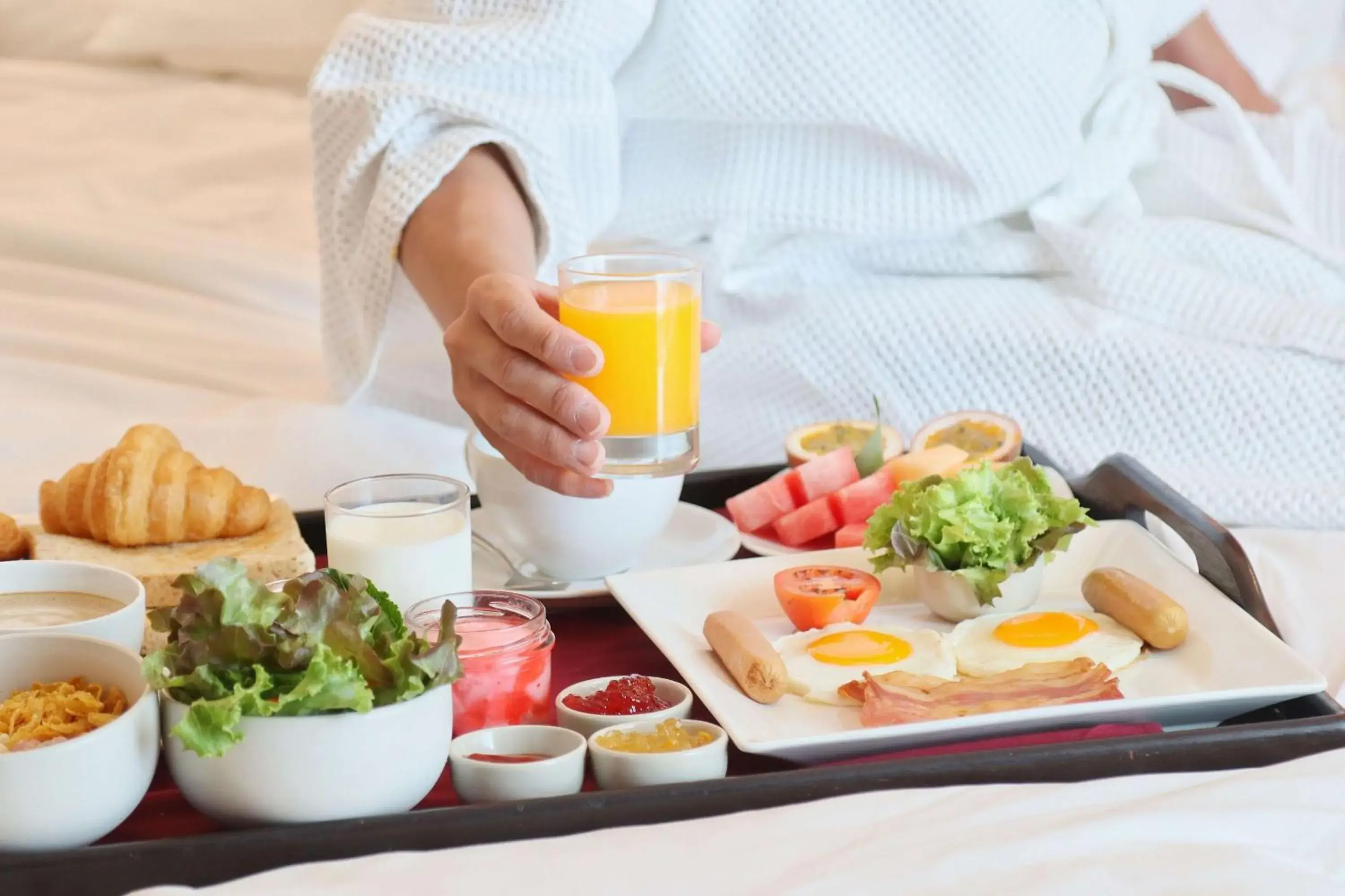 Food and drinks, Bed in Park Plaza Bangkok Soi 18 Food and drinks, Bed in Park Plaza Bangkok Soi 18