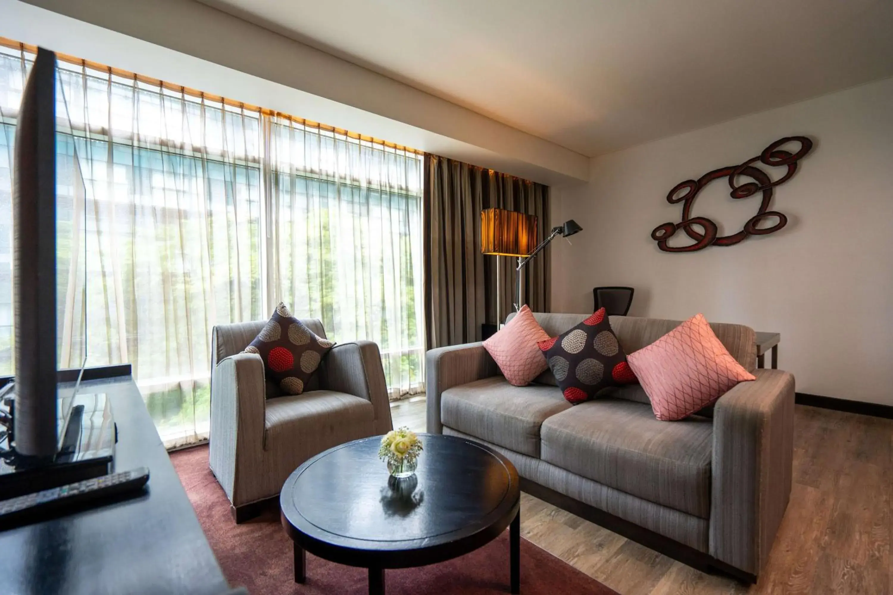 Photo of the whole room in Park Plaza Bangkok Soi 18 Photo of the whole room in Park Plaza Bangkok Soi 18