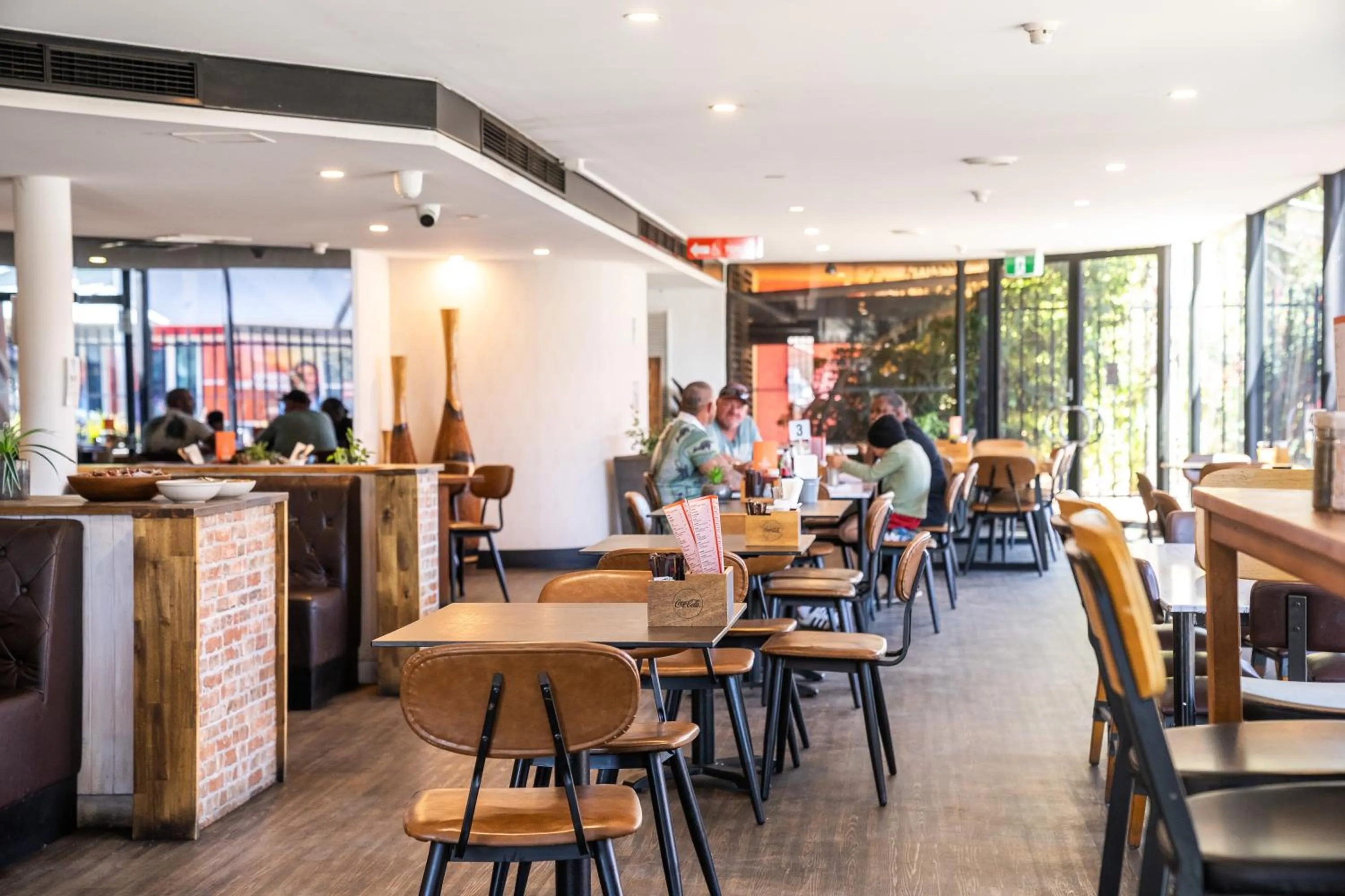 Restaurant/places to eat in Diplomat Hotel Alice Springs