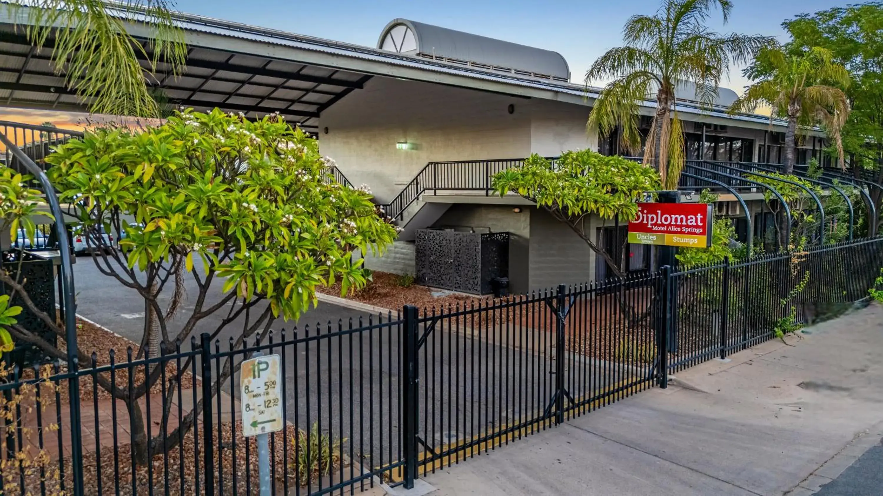 Property building in Diplomat Hotel Alice Springs Property building in Diplomat Hotel Alice Springs