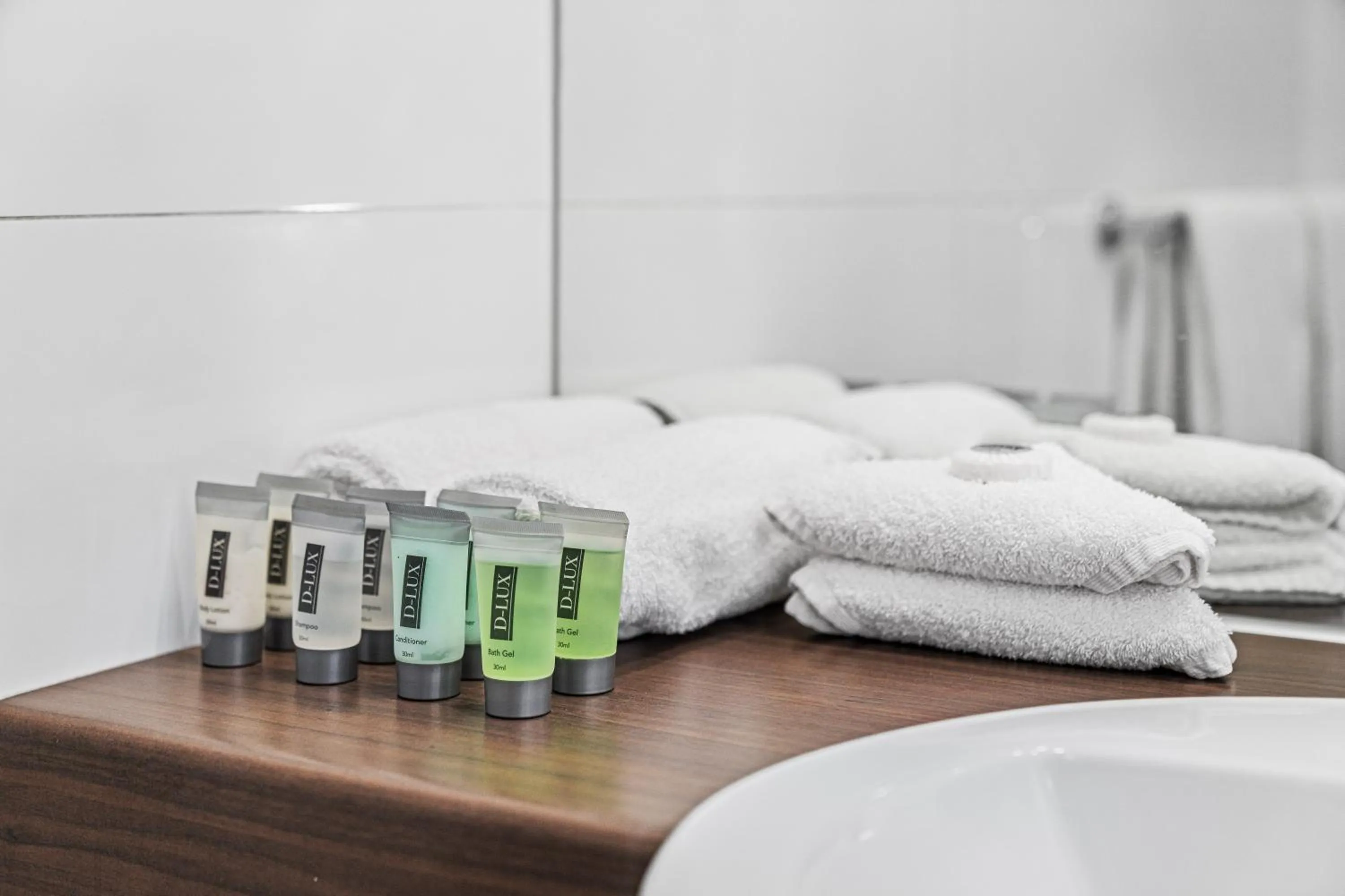 Bathroom, Bed in Diplomat Hotel Alice Springs