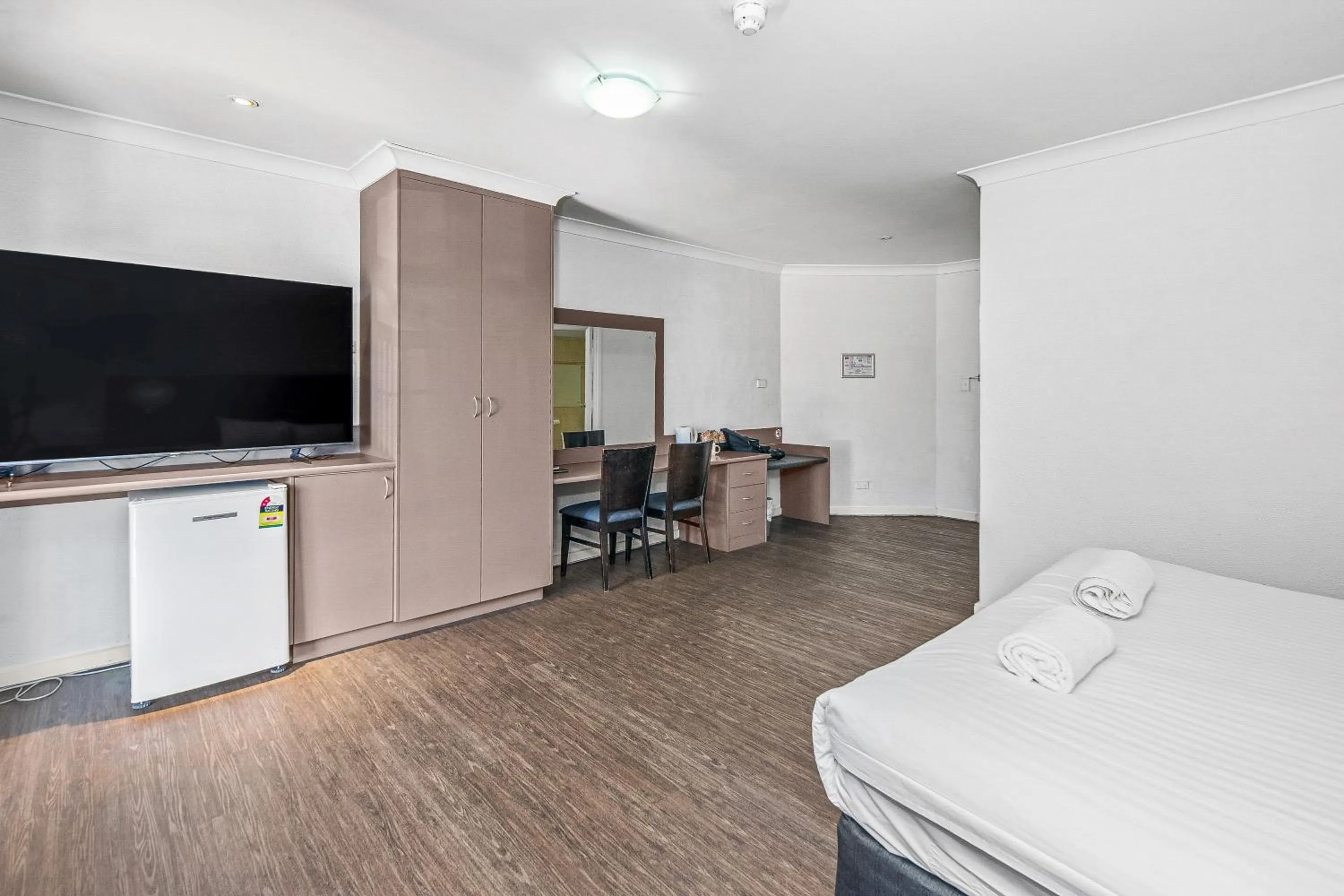 Bed in Diplomat Hotel Alice Springs