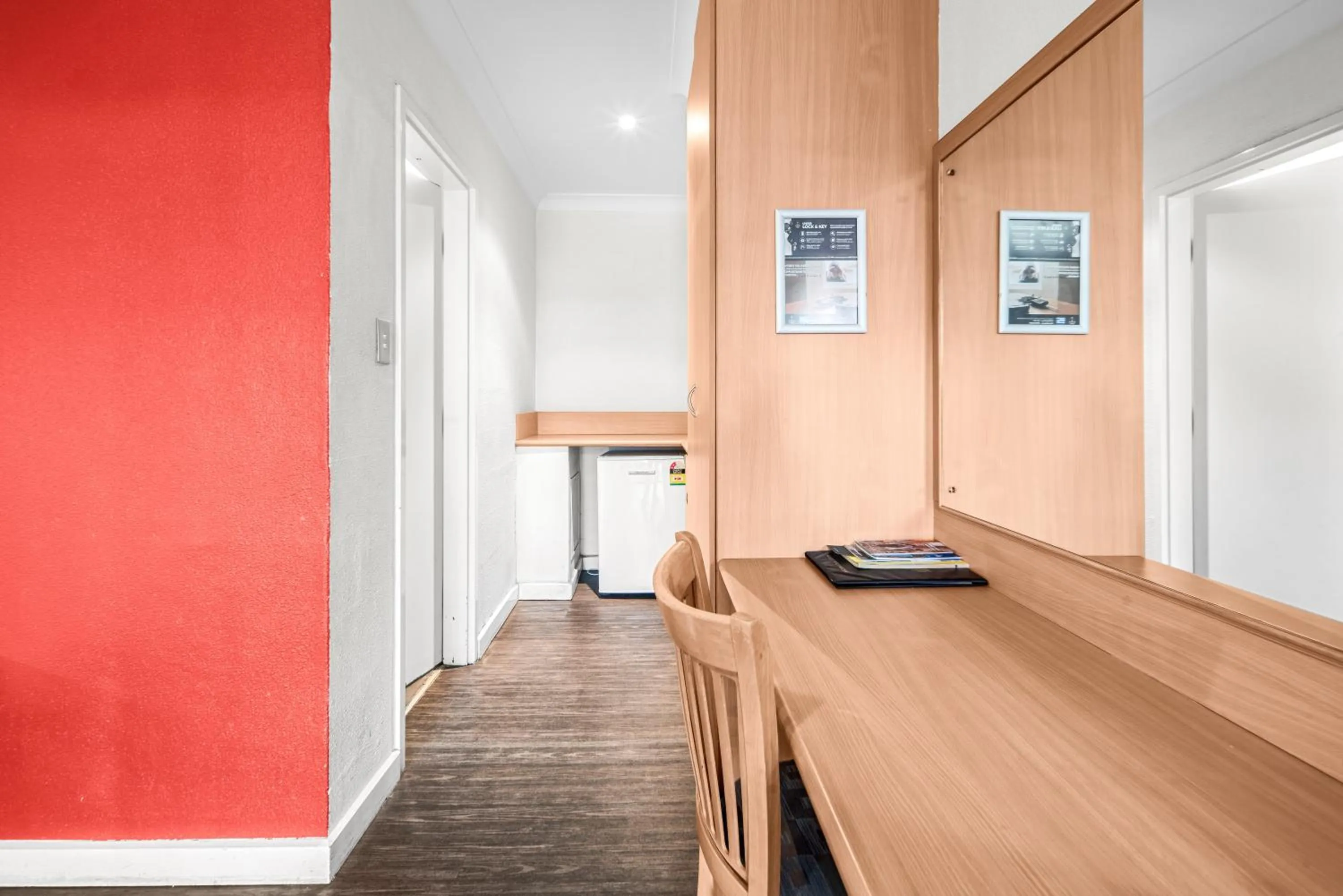 Bedroom in Diplomat Hotel Alice Springs