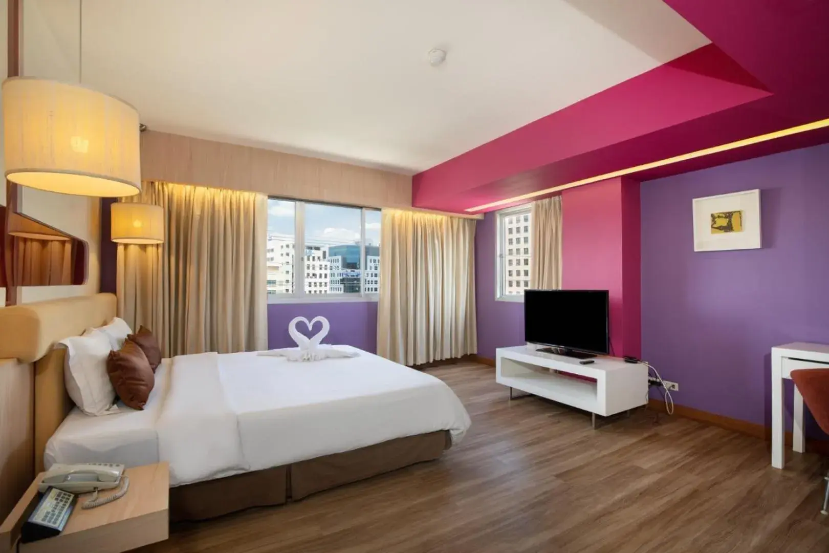 TV and multimedia, Bed in Veronica Residence TV and multimedia, Bed in Veronica Residence