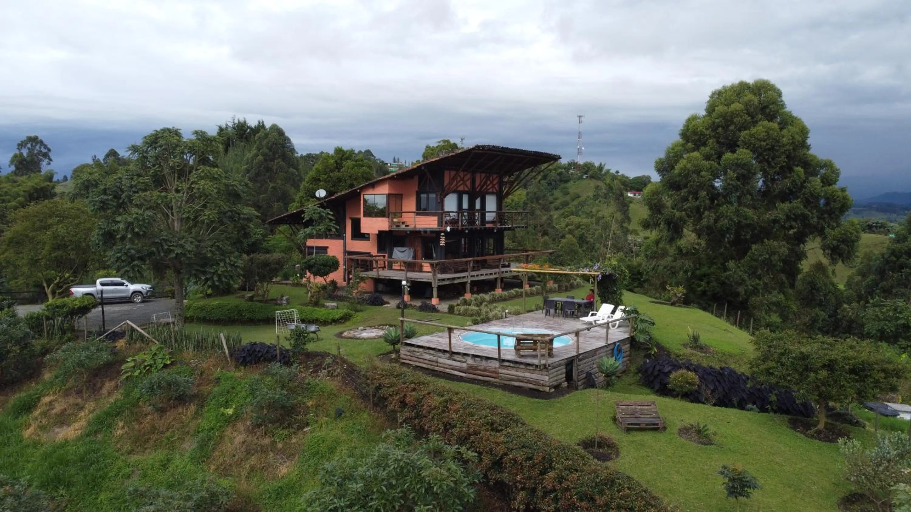 Property building in Santa Elena de la Colina