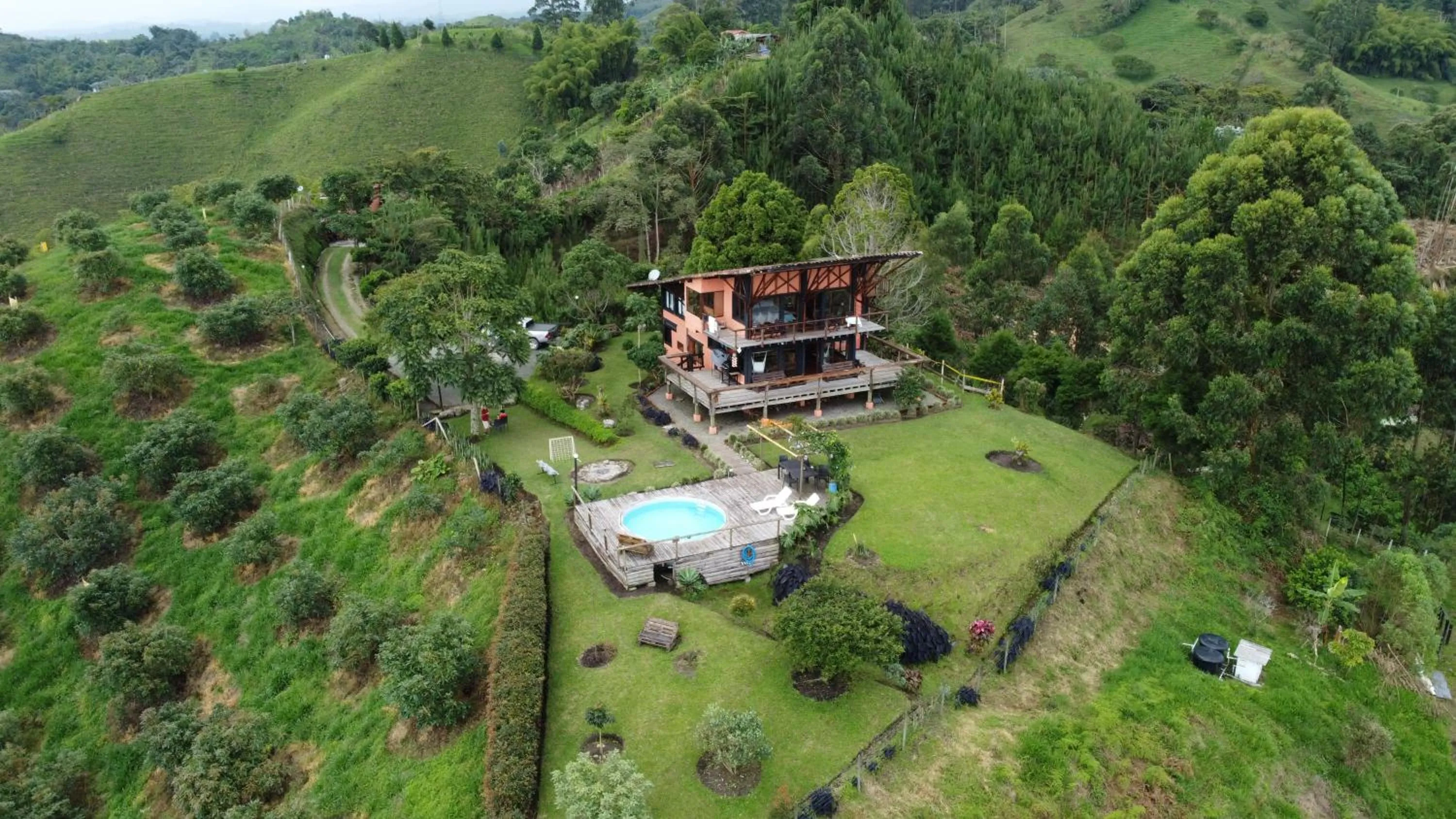 Property building in Santa Elena de la Colina