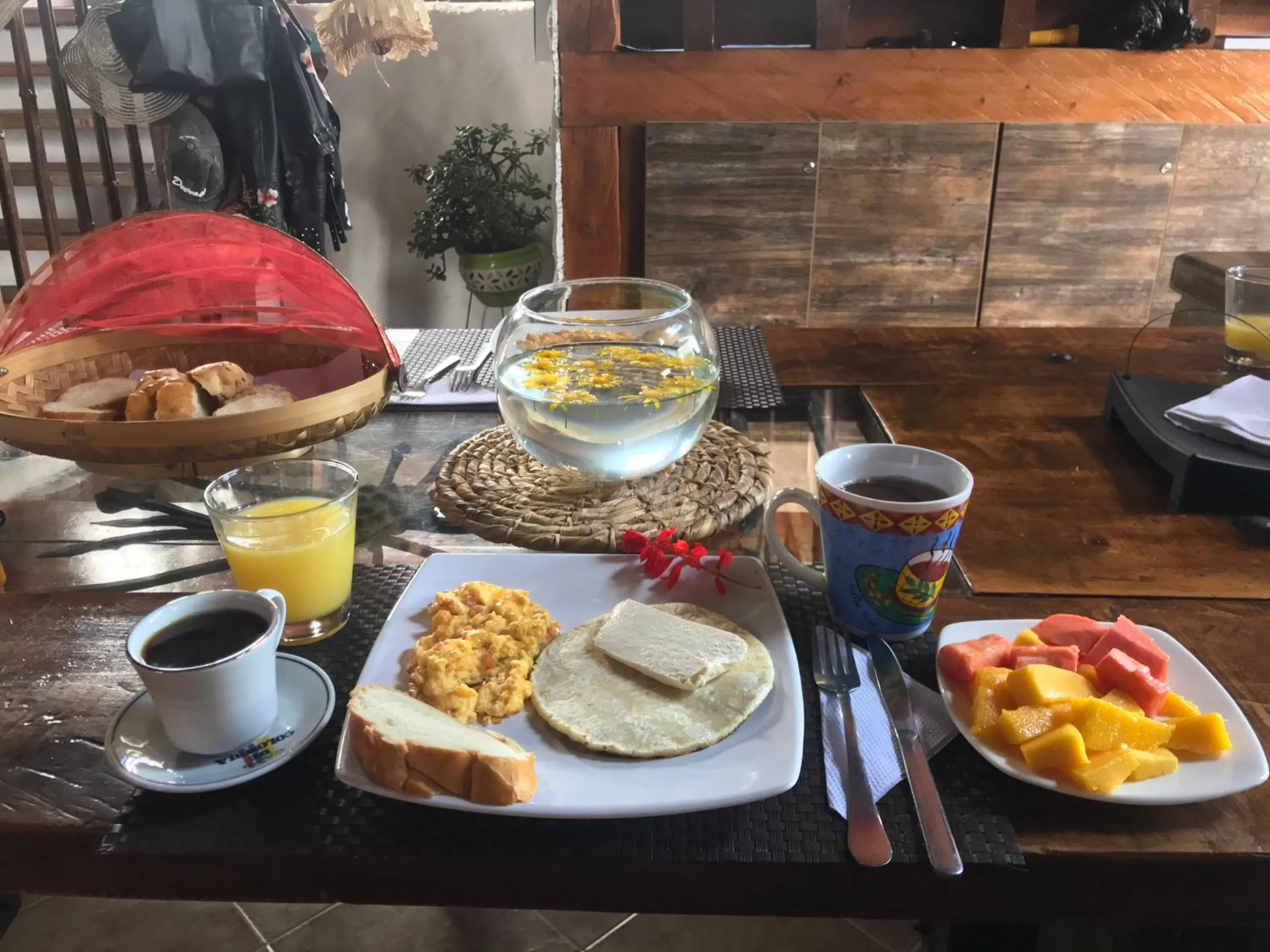 Breakfast in Santa Elena de la Colina