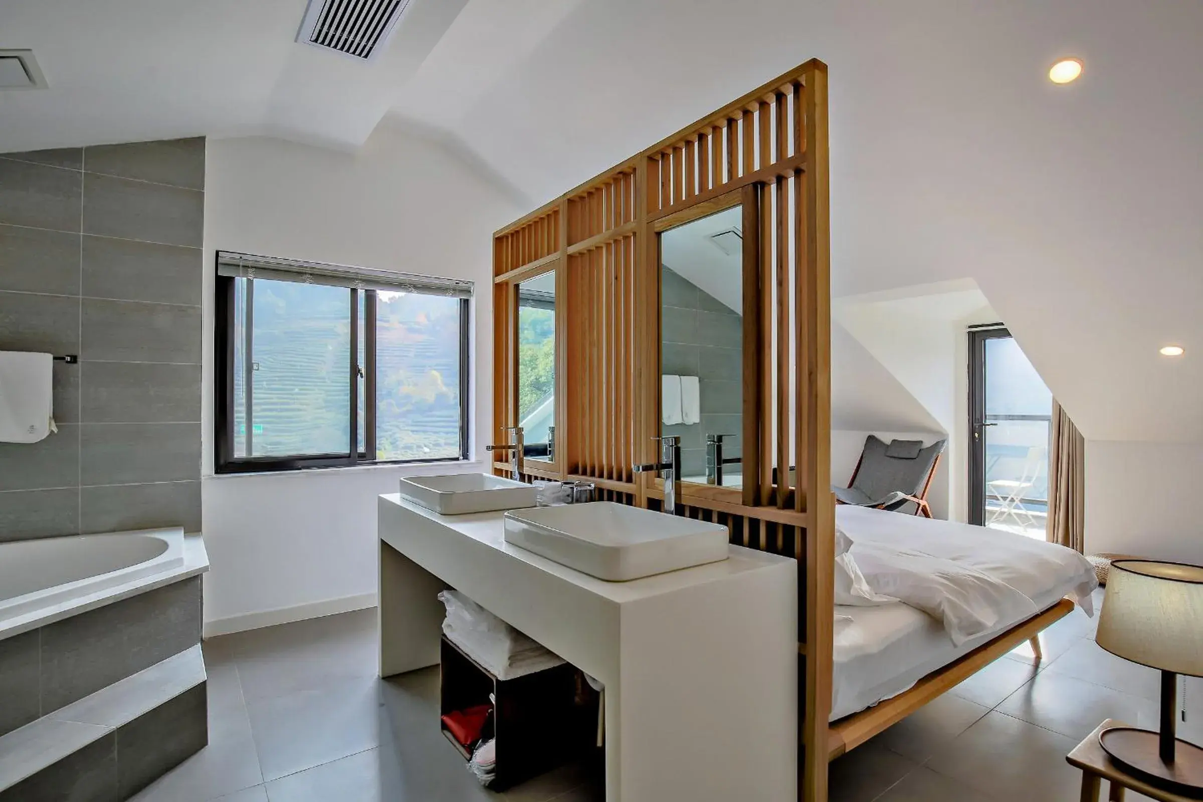 Bedroom in Hangzhou Sansu Hotel Bedroom in Hangzhou Sansu Hotel