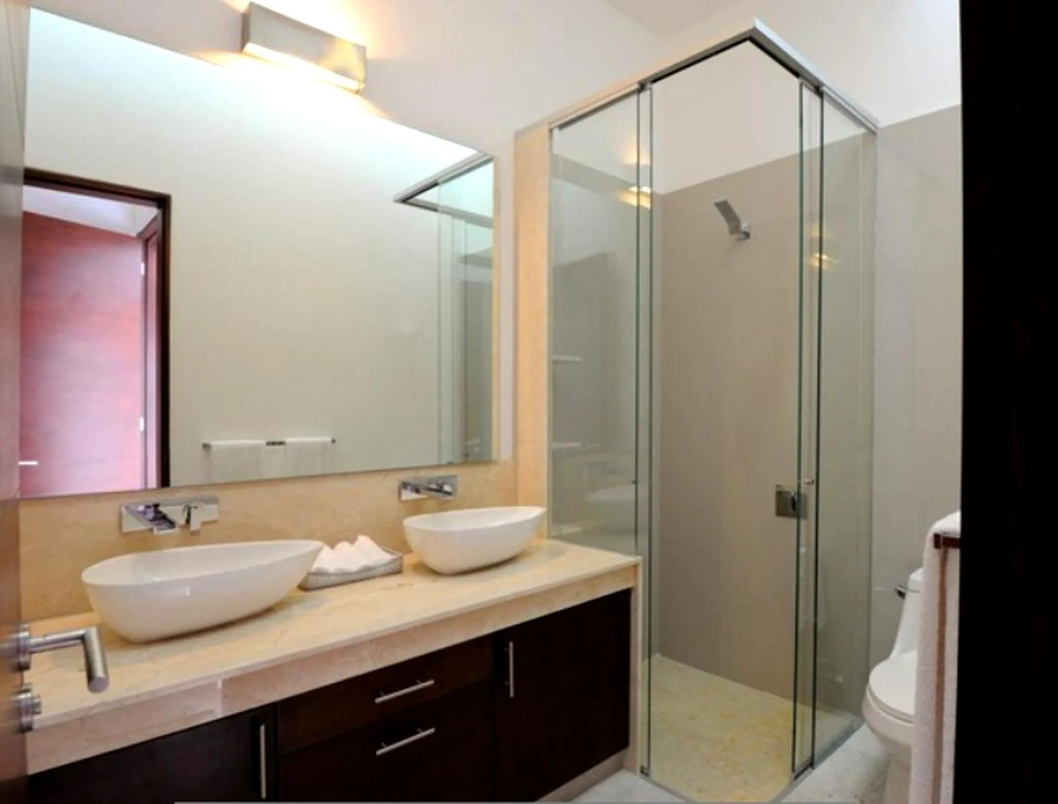 Shower in Luxury 2 Bedroom Bahia Principe Condo