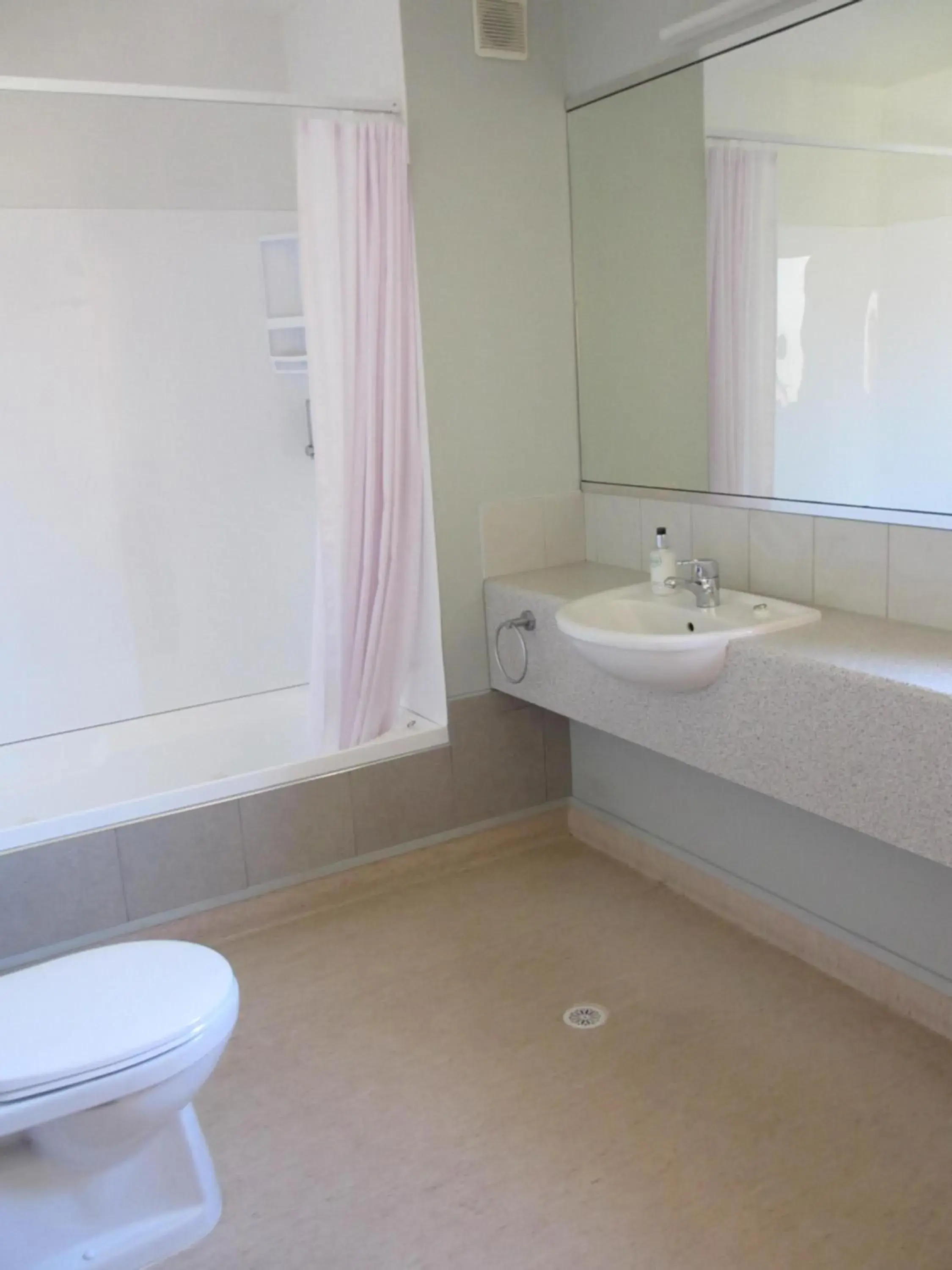 Alhambra Oaks Motor Lodge Alhambra Oaks Motor Lodge