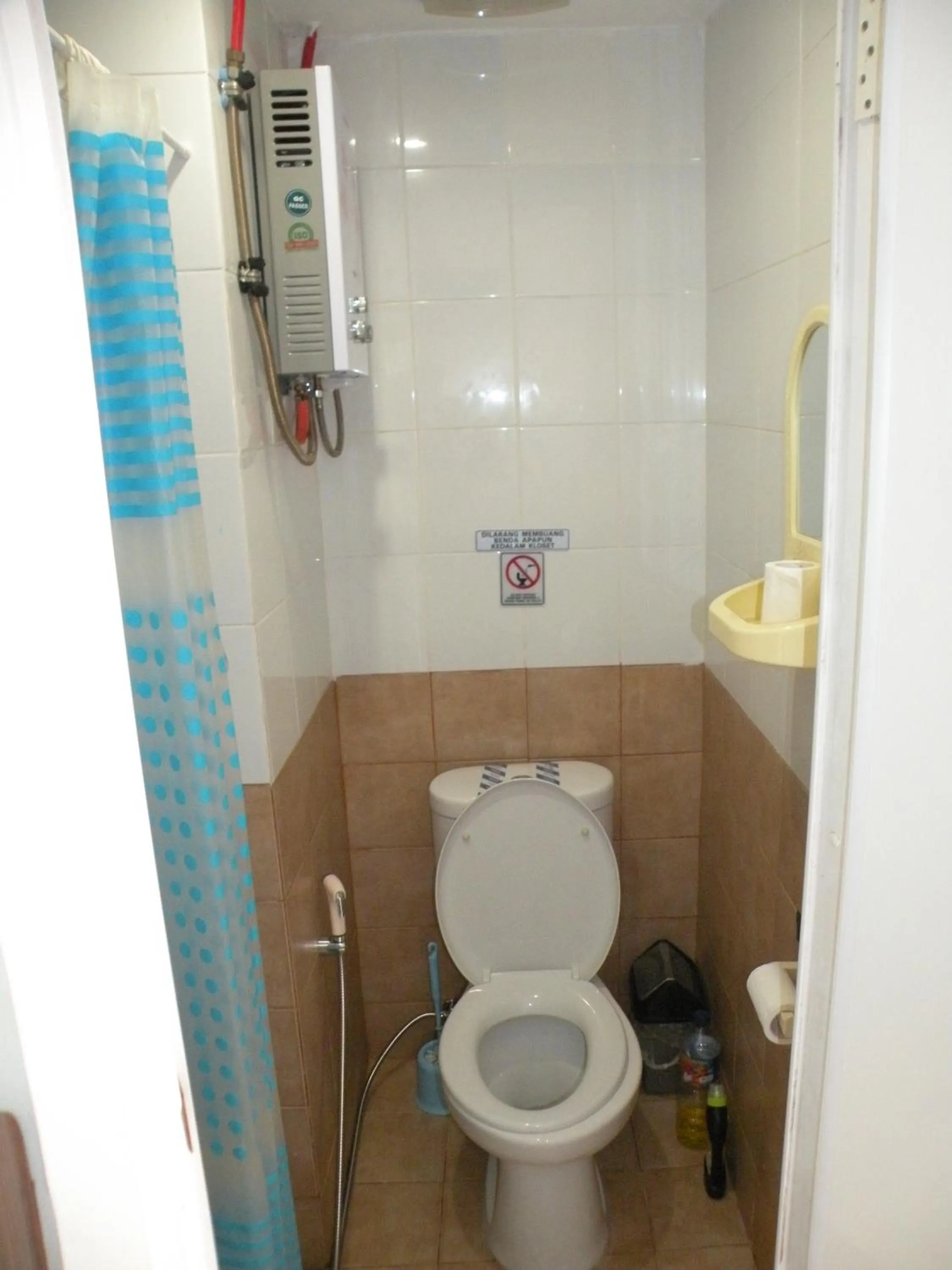 Shower in Apartment Green Pramuka ~ OCR