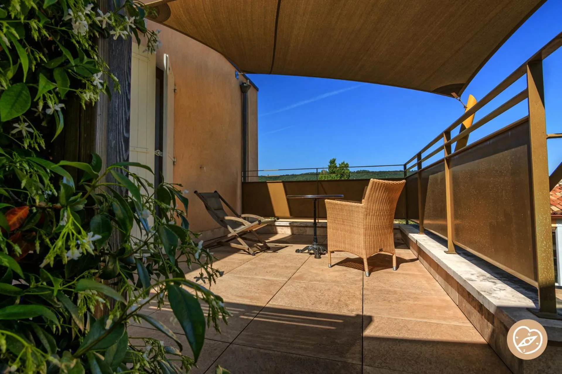 Patio in Hotel Les Restanques De Moustiers