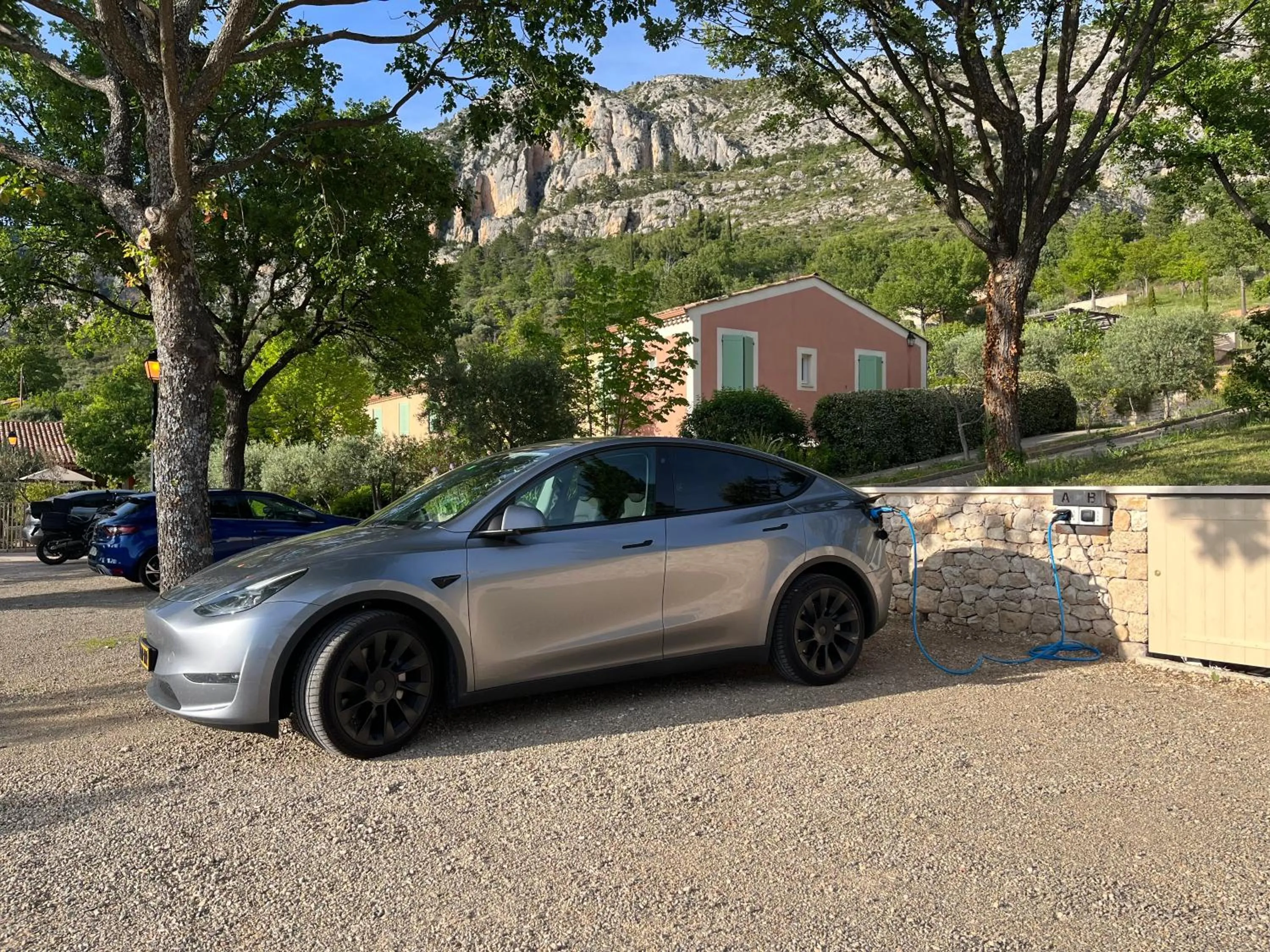 Parking in Hotel Les Restanques De Moustiers
