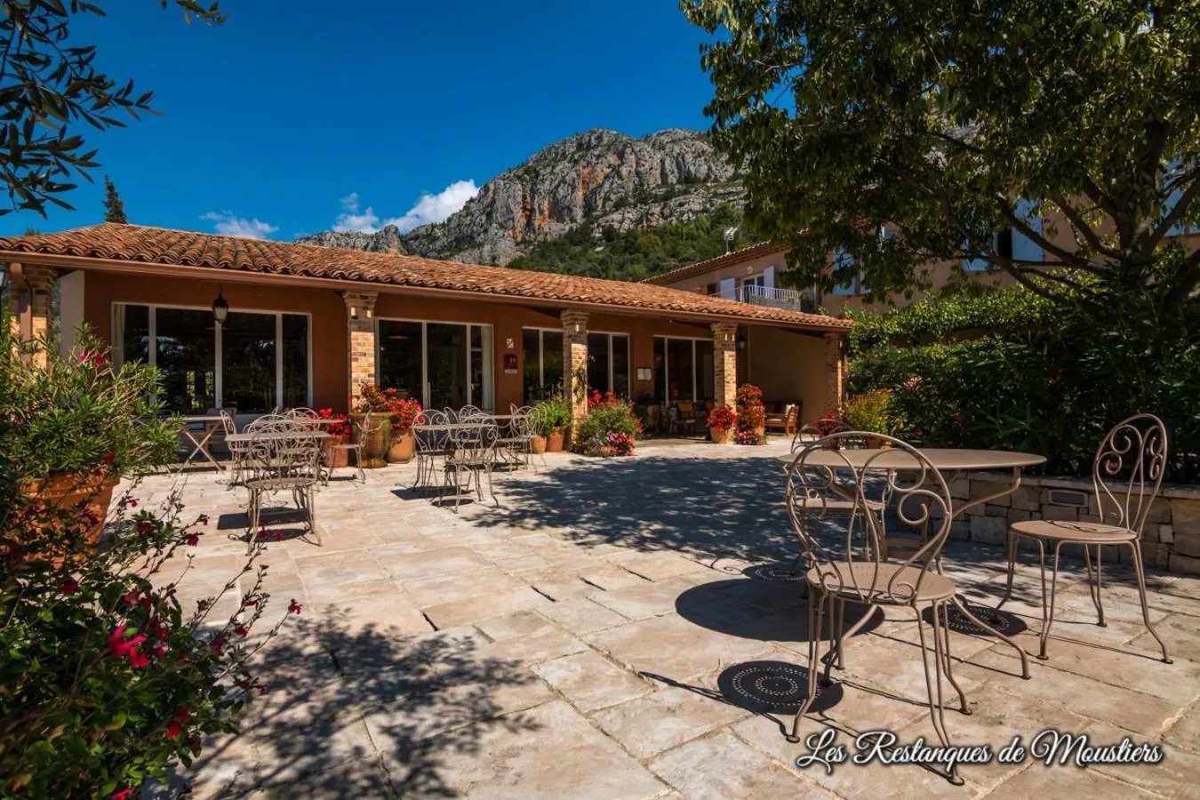 Property building in Hotel Les Restanques De Moustiers