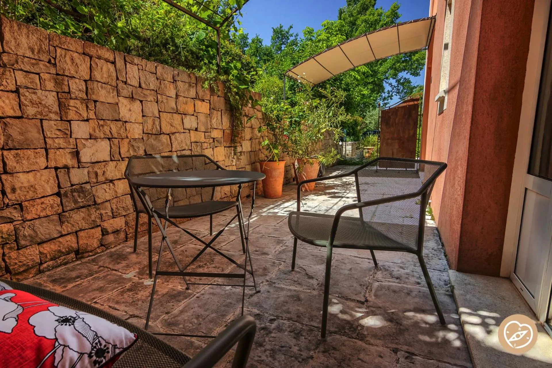 Patio in Hotel Les Restanques De Moustiers